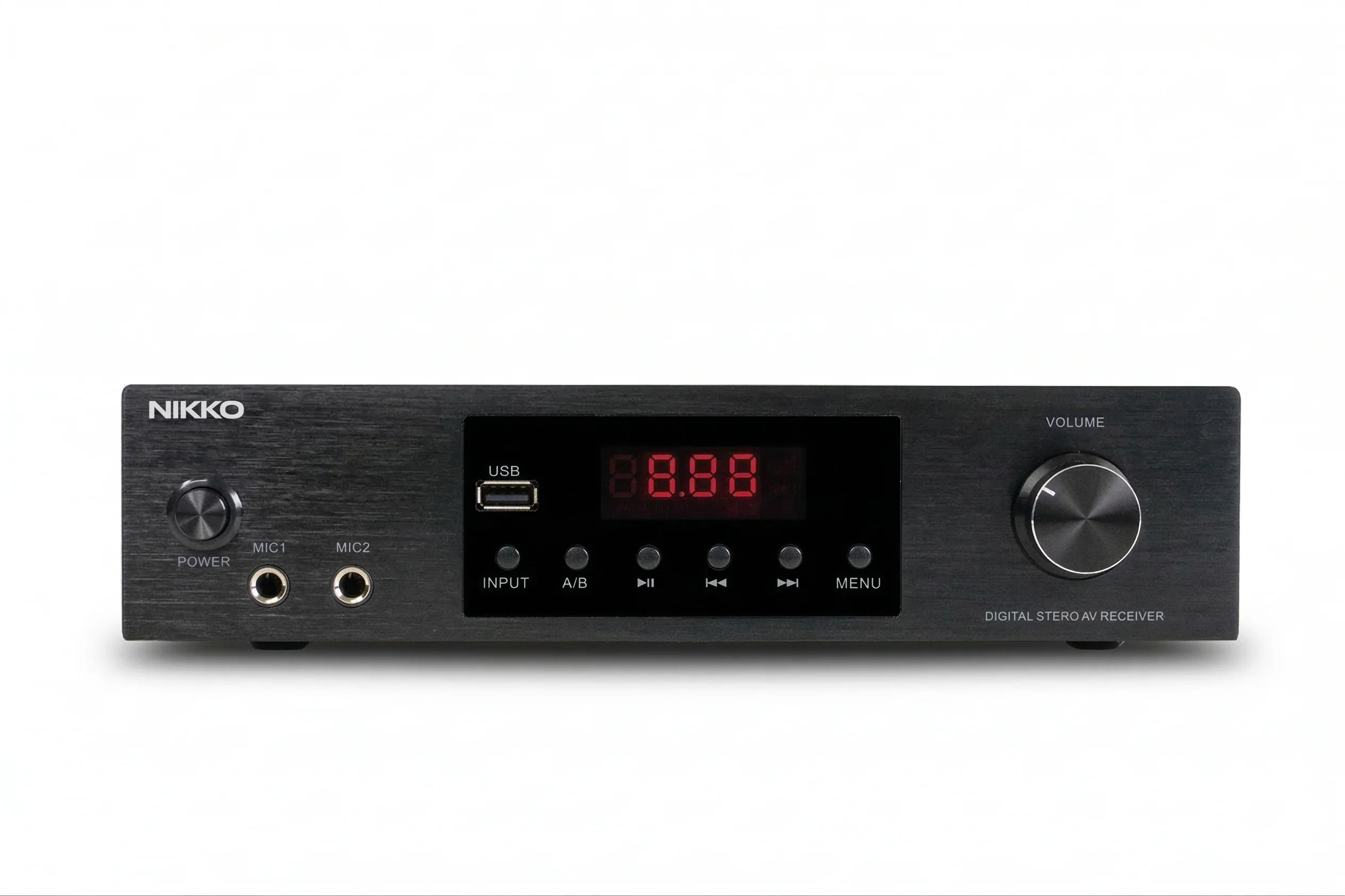 Schwarzer Nikko Digital-Stereo-AV-Receiver mit rotem LED-Display, Knöpfen und USB-Anschluss auf weißem Grund.