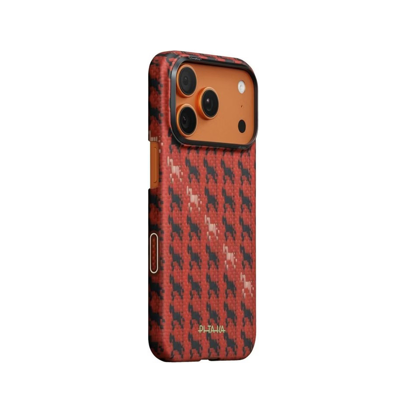 Un teléfono en una funda con patrón rojo y negro y módulo de cámara naranja sobre fondo blanco.