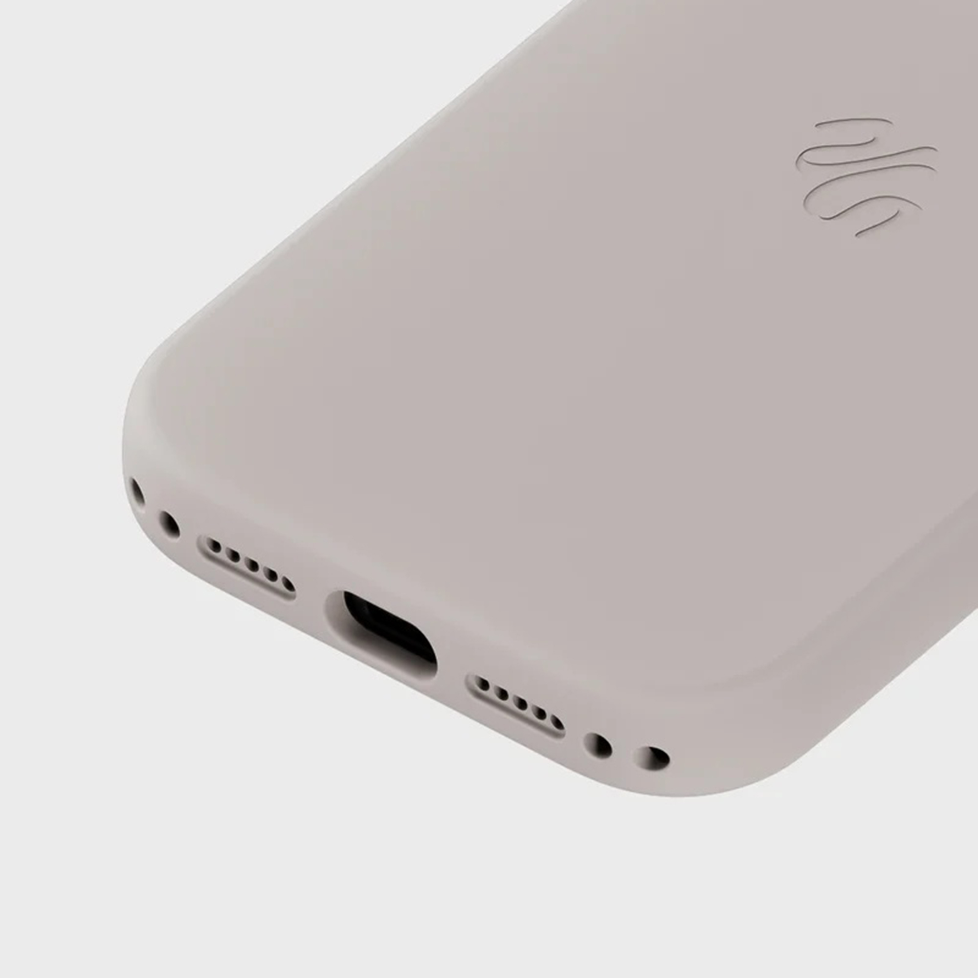 Vista inferiore di una cover beige per smartphone con porta di ricarica e altoparlanti.
