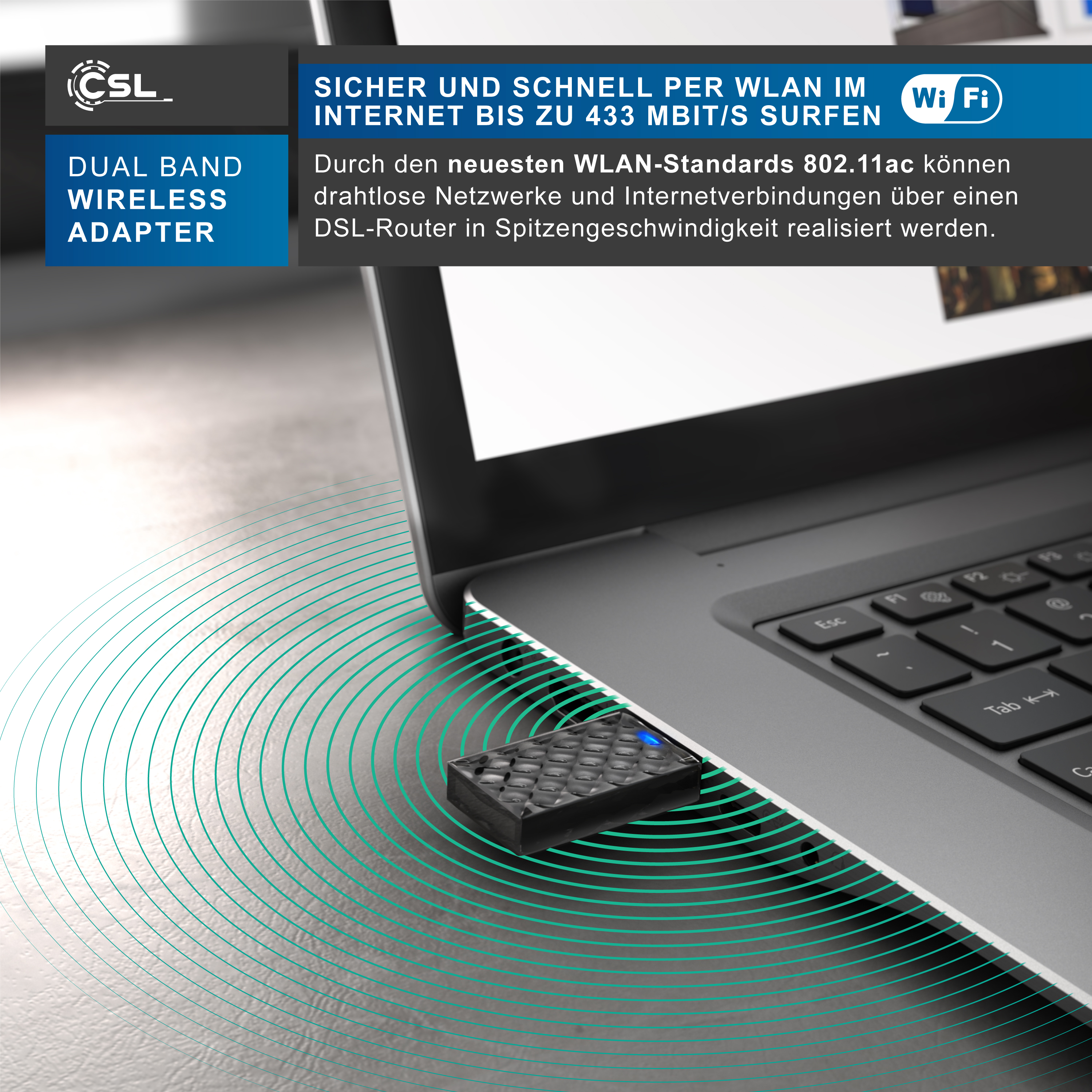 Ein CSL Dual Band Wireless Adapter eingesteckt in einen Laptop mit grünen WLAN-Signalen.