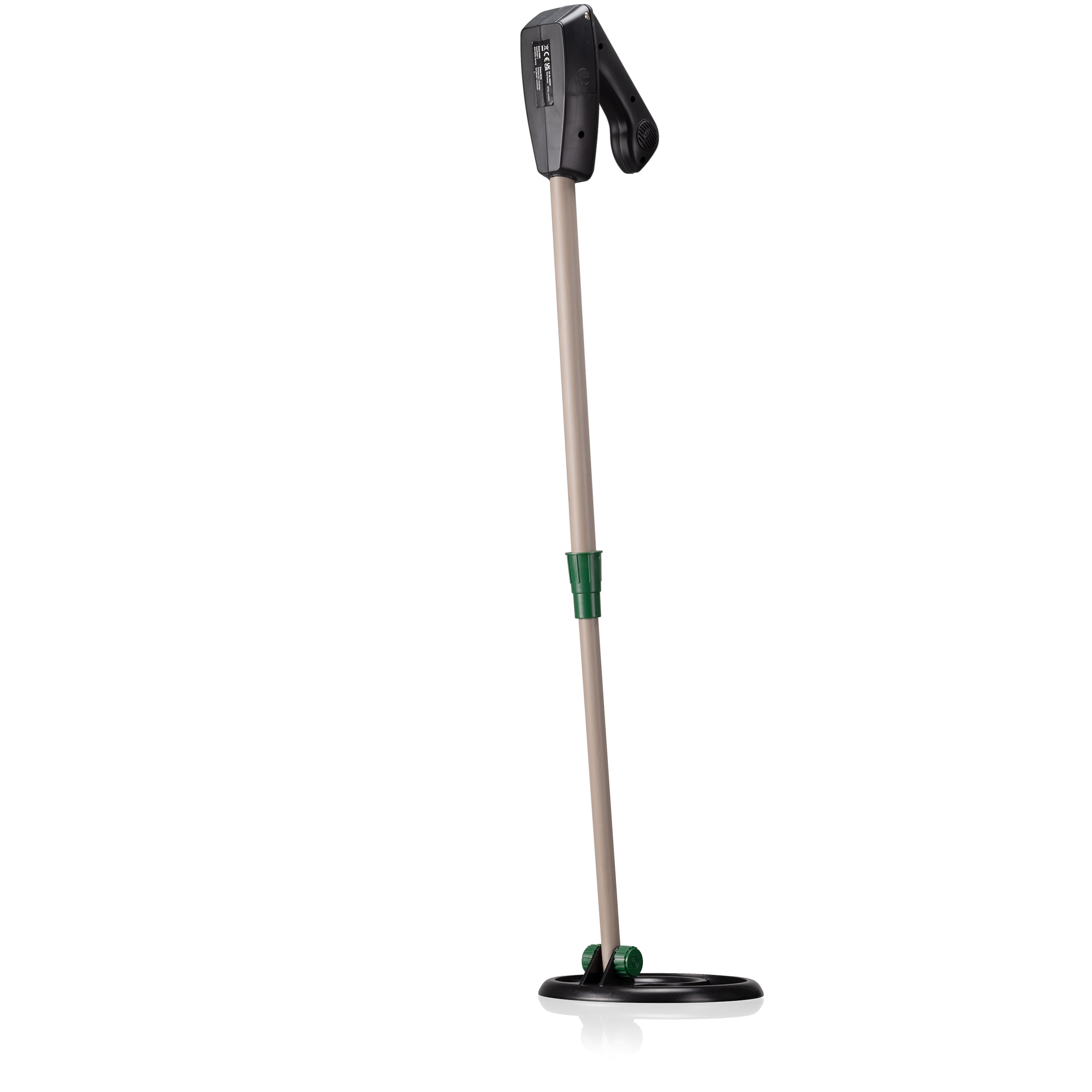 Un detector de metales portátil con mango negro, eje beige y bobina redonda.