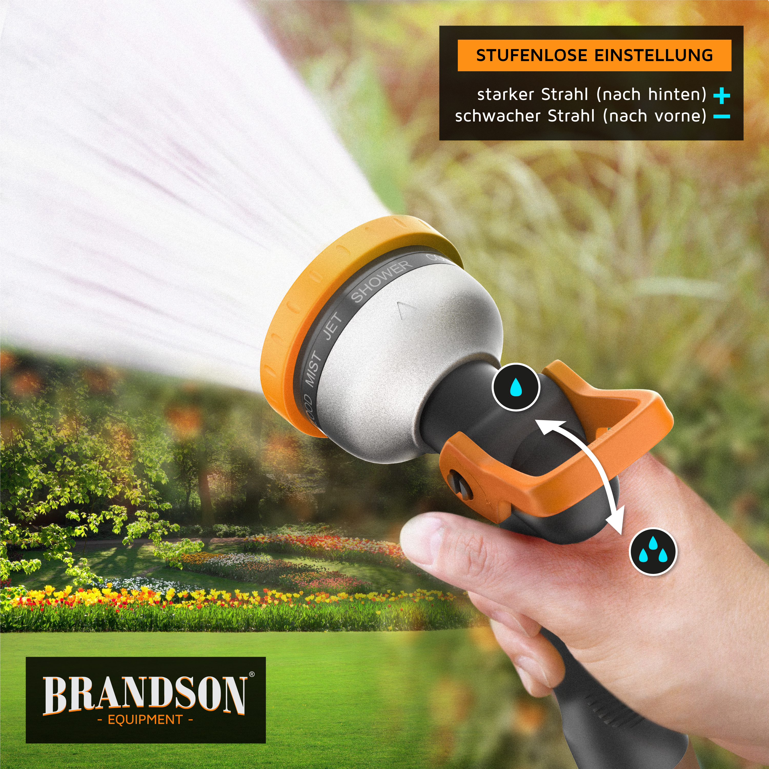 Hand hält orangen-schwarze Gartenbrause mit kräftigem Wasserstrahl im Garten.