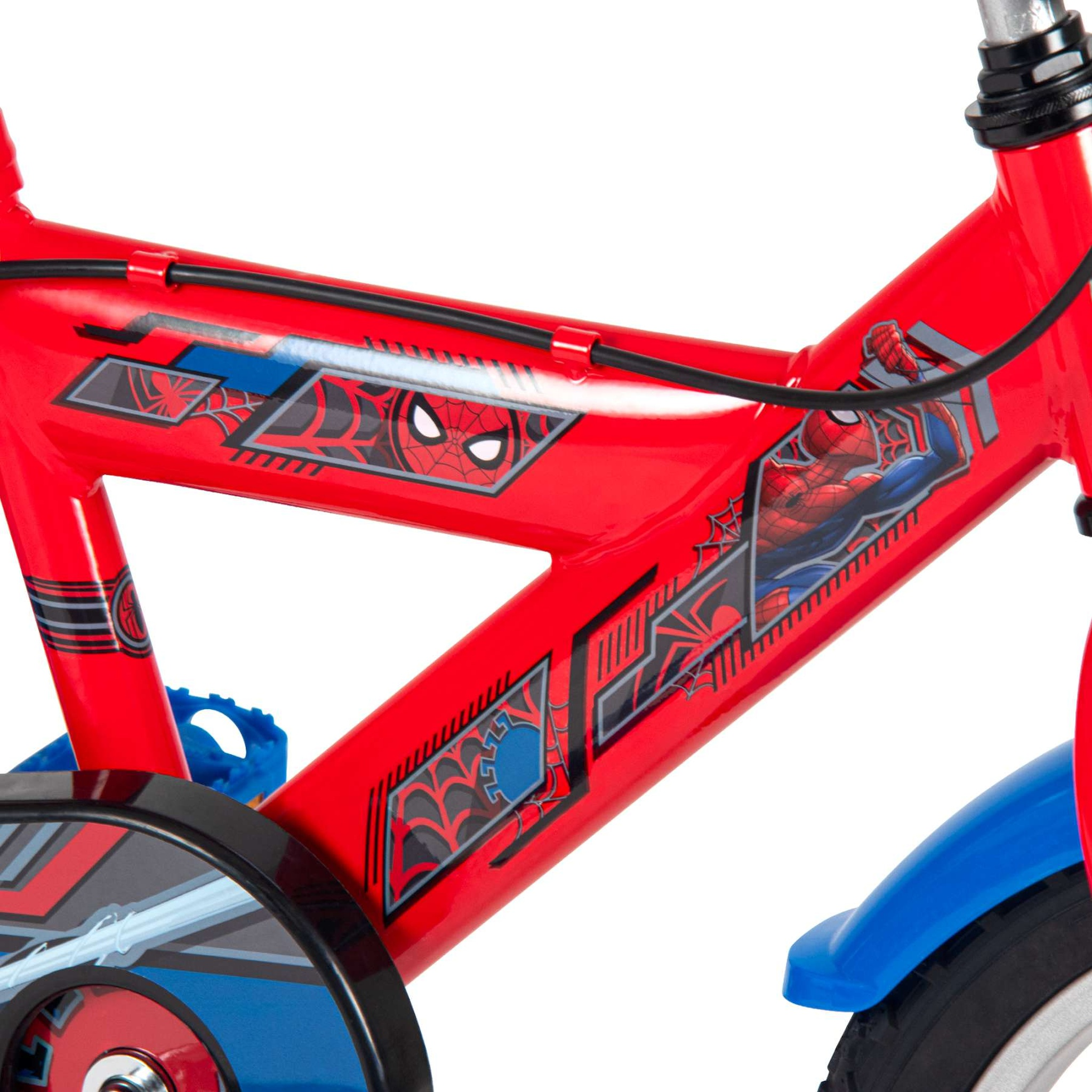 Ein roter Spider-Man Kinderfahrradrahmen mit blauen Schutzblechen und Kettenschutz vor weißem Hintergrund.