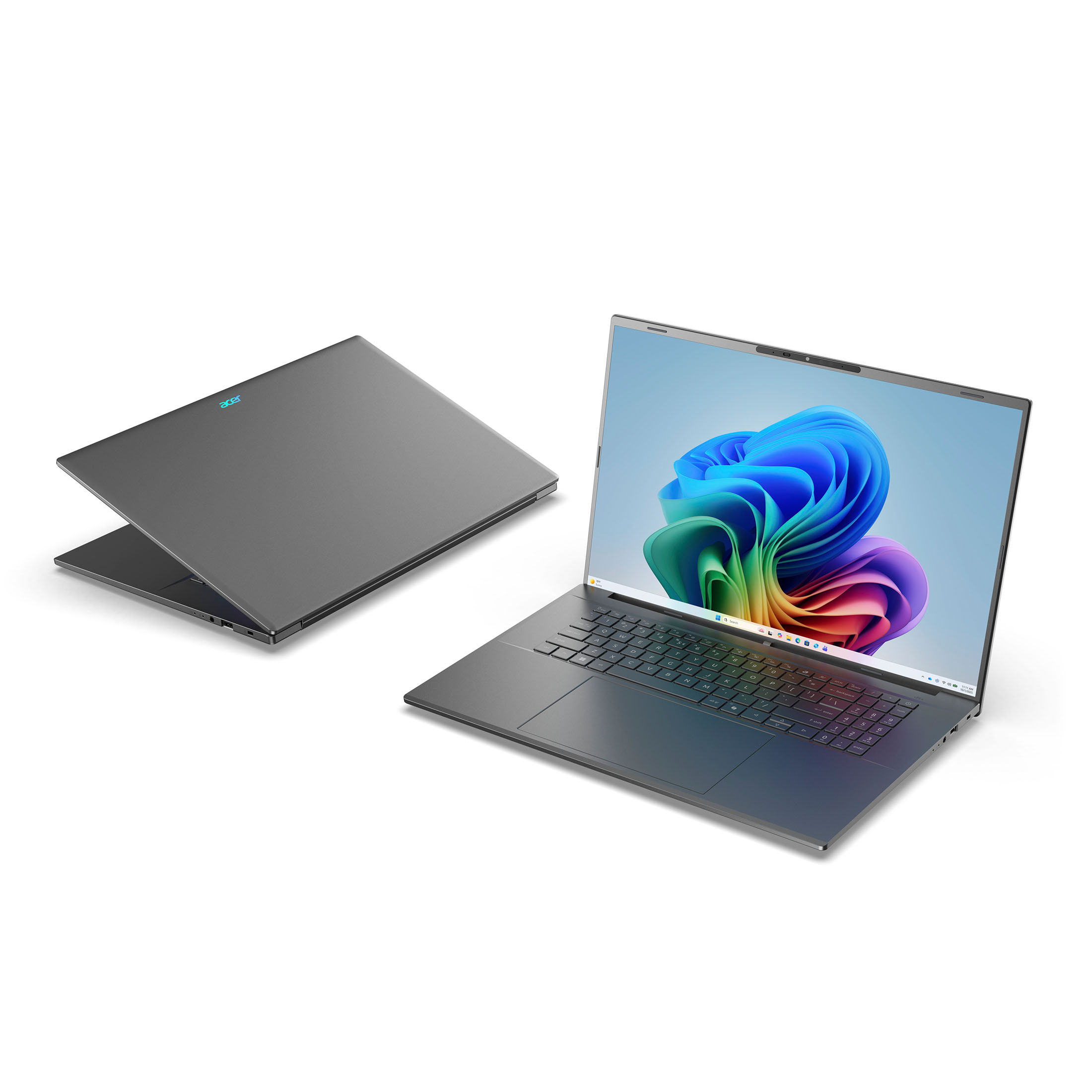 Zwei Acer-Laptops in dunklem Grau auf weißem Hintergrund, einer geschlossen, einer mit buntem Bildschirm.