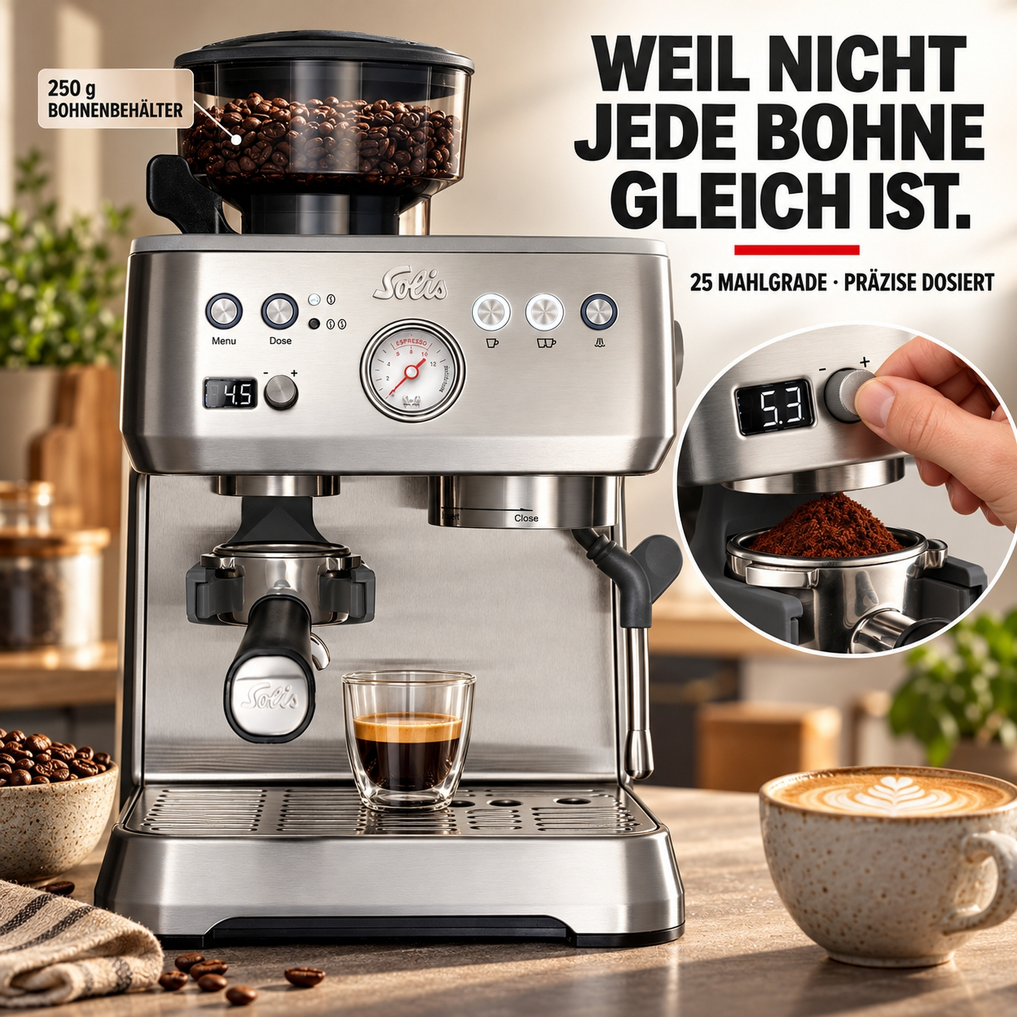 Solis Siebträgermaschine in Edelstahl mit Bohnenbehälter und einem eingesetzten Glas frischem Espresso.