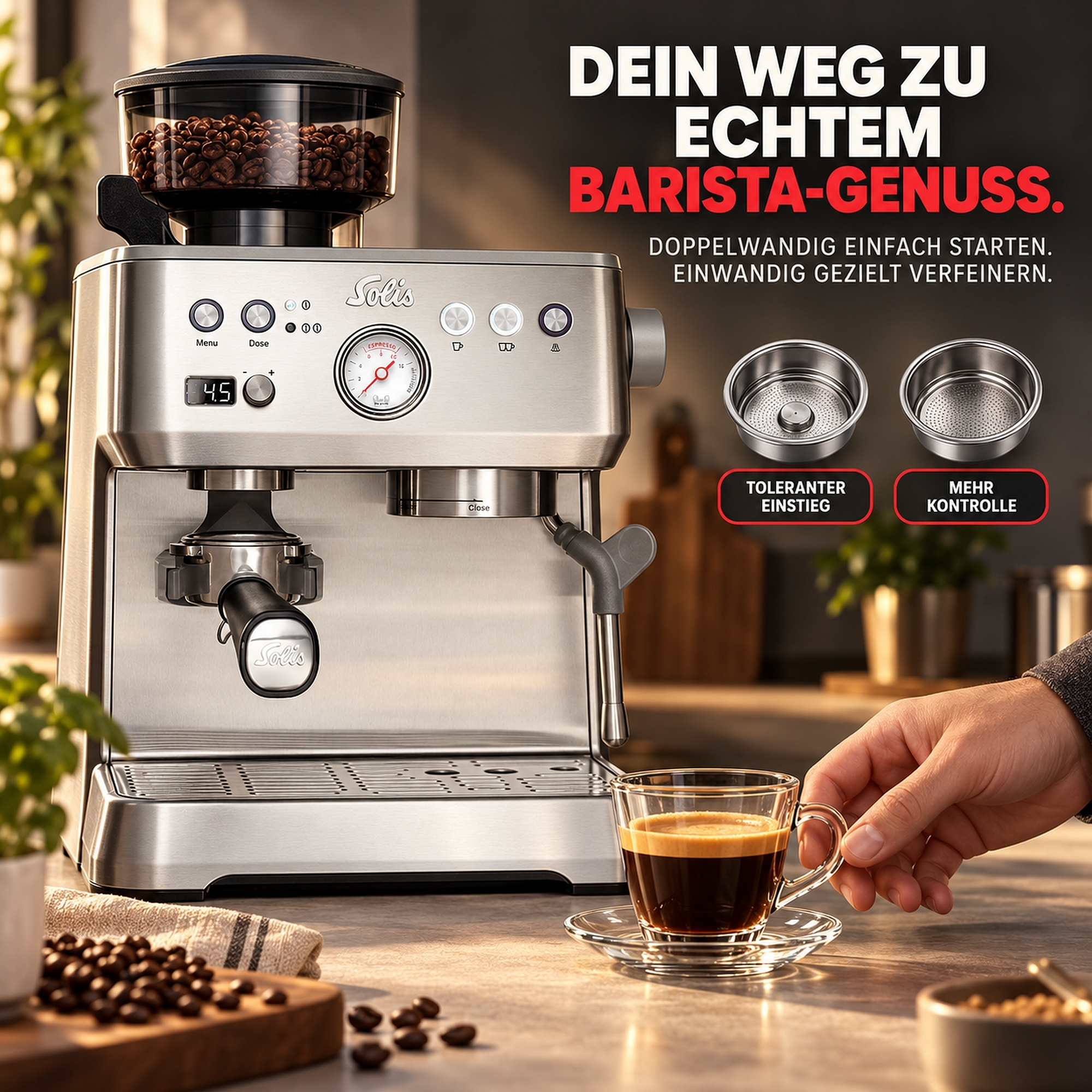 Eine silberne Solis Espressomaschine mit Bohnenbehälter, Druckanzeige und einer Tasse Kaffee im Vordergrund.