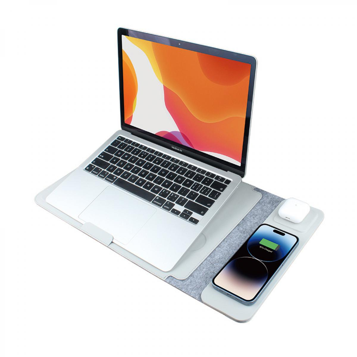 Ein offener Laptop auf einer grauen Matte, daneben laden ein Smartphone und drahtlose Ohrhörer.