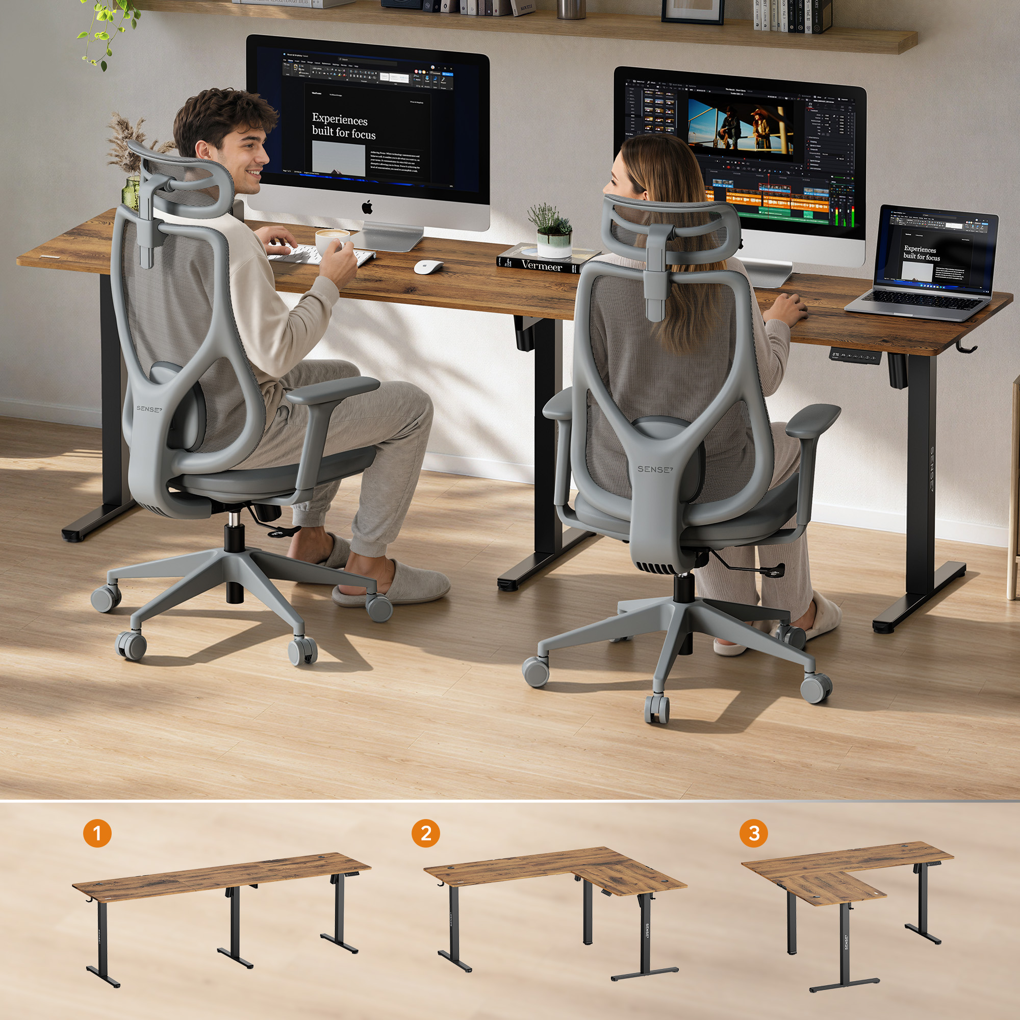 Due persone lavorano su grandi monitor di computer su una lunga scrivania di legno in un ufficio moderno.