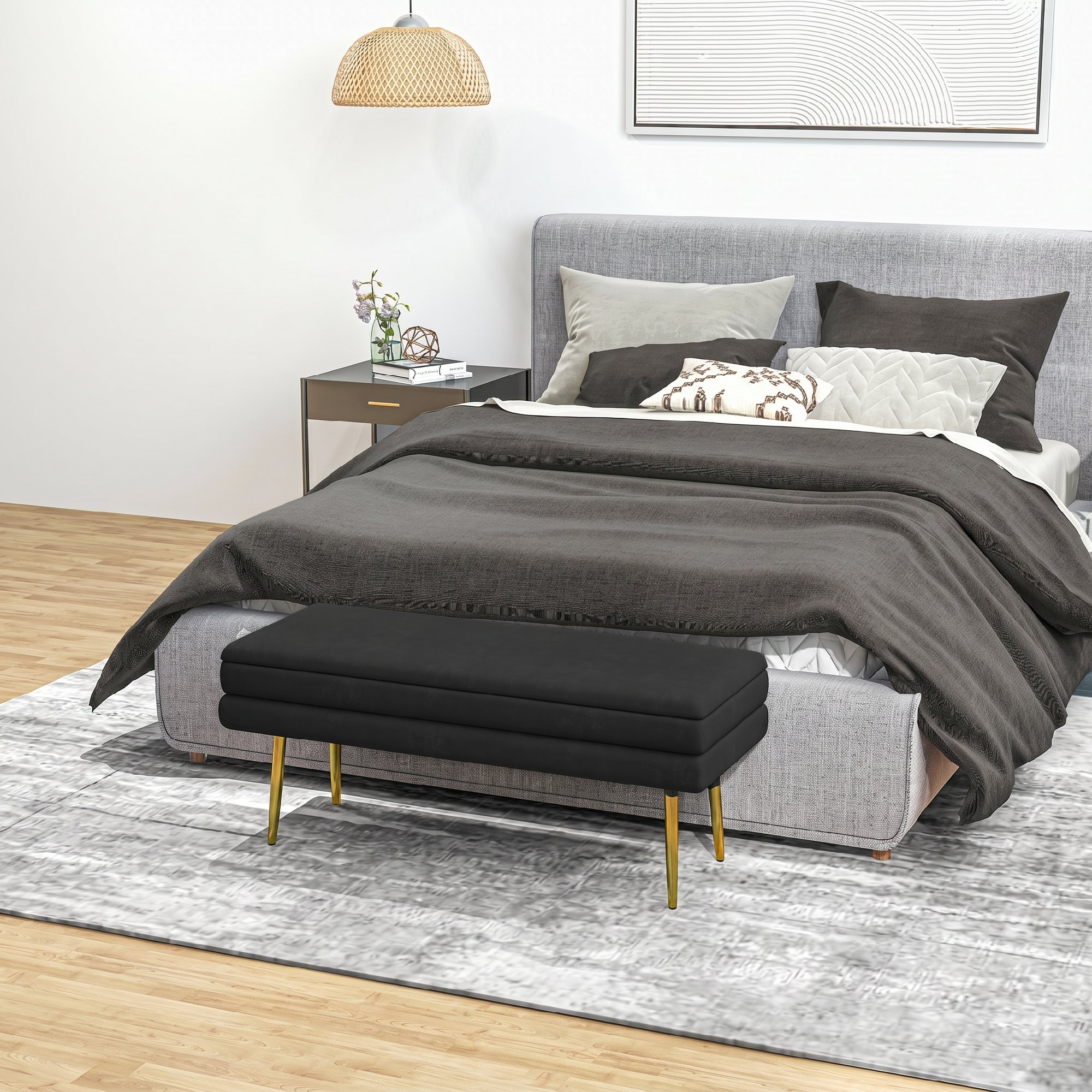 Dormitorio acogedor con cama gris, banco oscuro y lámpara colgante tejida sobre una alfombra clara.