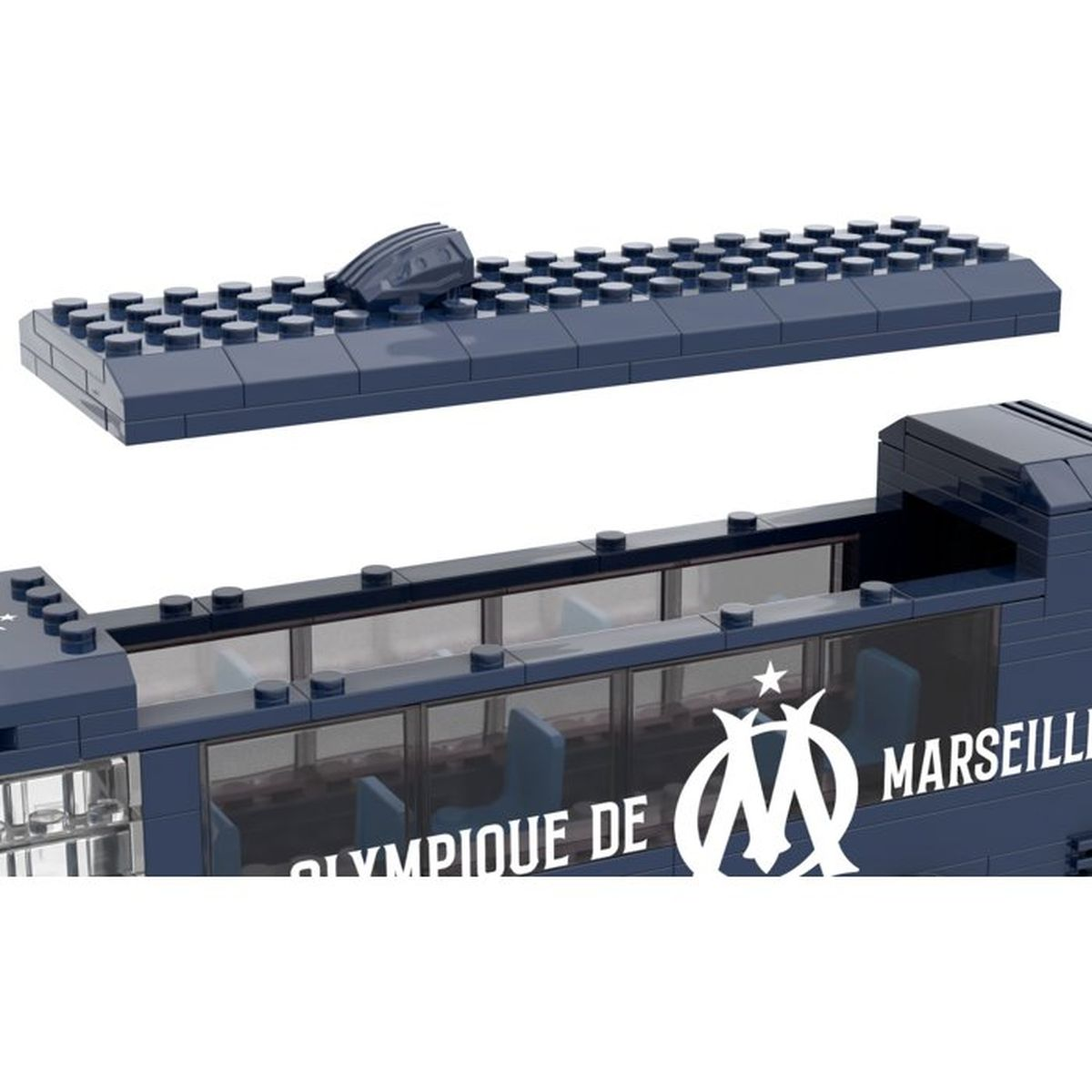 Ein blauer Lego-Bus mit abnehmbarem Dach und dem Logo von Olympique de Marseille an der Seite.