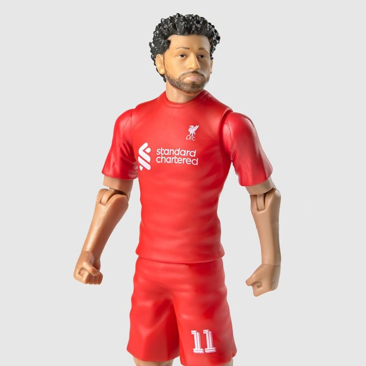 Eine Spielfigur von Mohamed Salah im roten Liverpool-Trikot mit der Nummer 11.