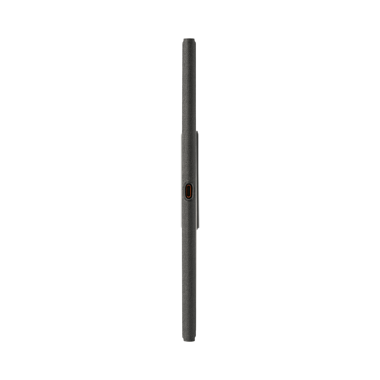 Vista lateral de un smartphone oscuro en funda protectora con puerto USB-C.