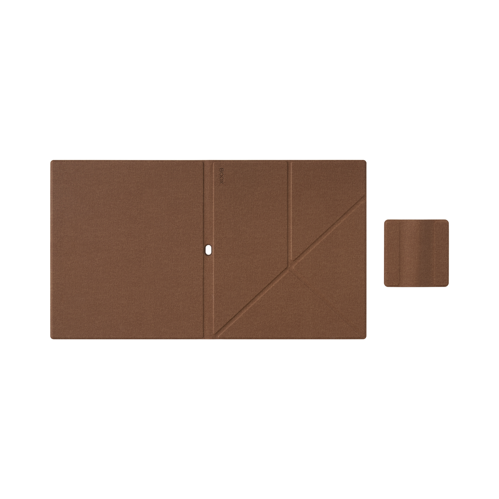Una funda marrón para tableta con líneas de pliegue y un cuadrado más pequeño separado sobre fondo blanco.
