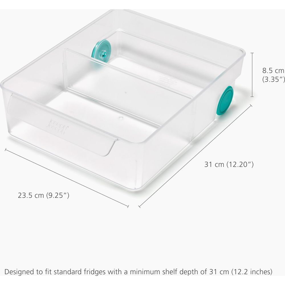 Contenitore trasparente per frigorifero con ruote turchesi e dimensioni di 23,5 cm di larghezza, 31 cm di lunghezza e 8,5 cm di altezza.