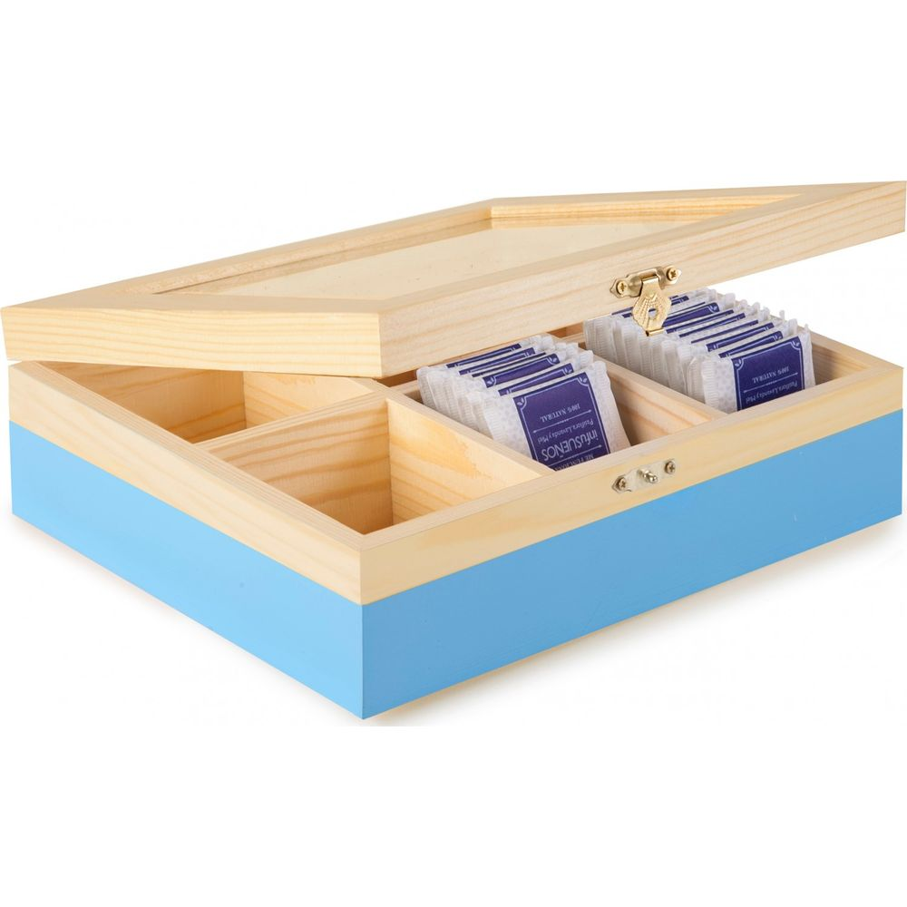 Una scatola di tè in legno aperta con base azzurra contiene bustine di tè.
