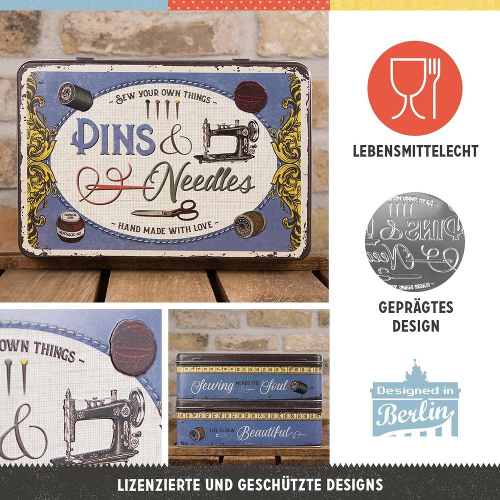 Scatola di latta dal design vintage con la scritta Pins & Needles, grafico di una macchina da cucire e dettagli colorati.