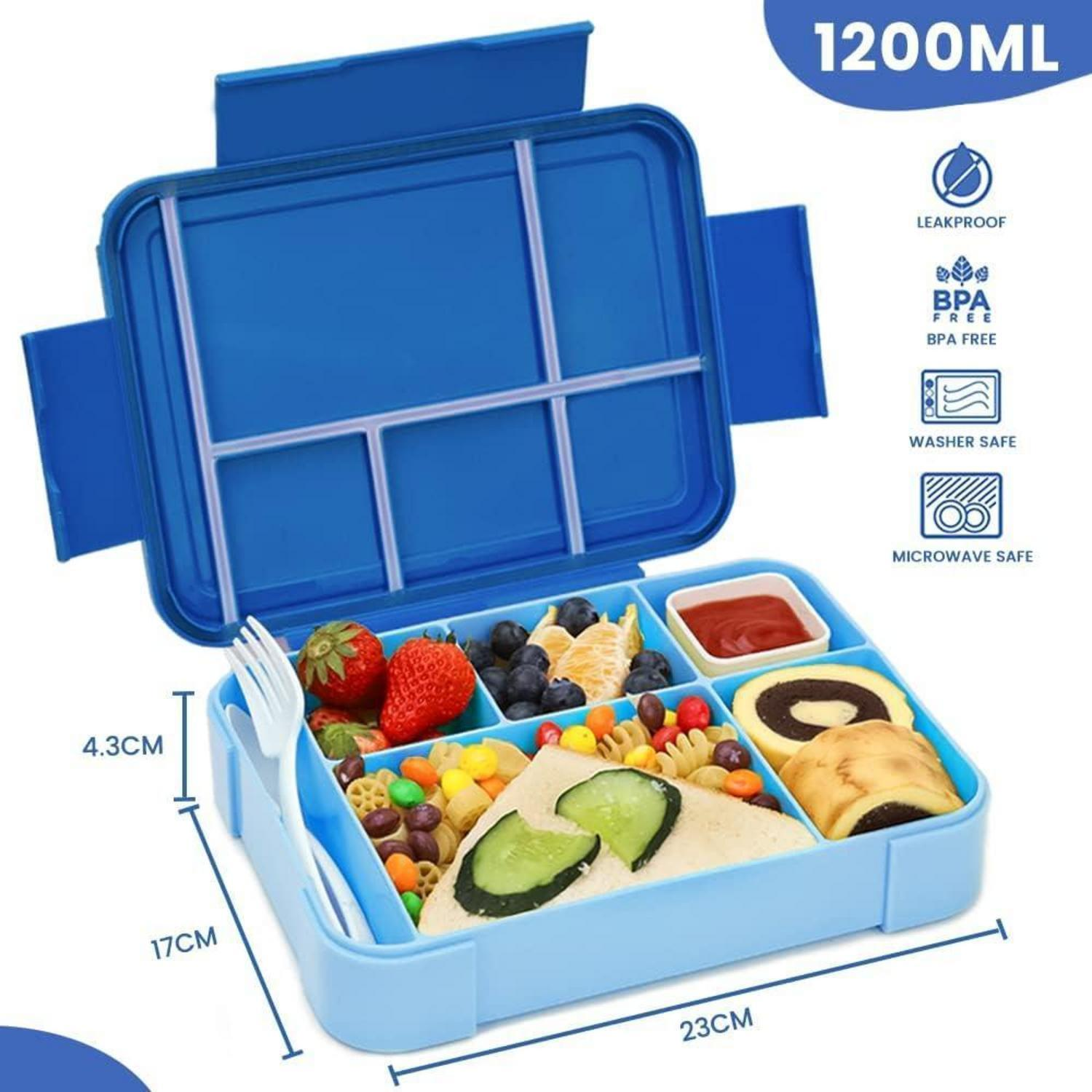 Portapiatti blu riempito con vari snack, frutta e un panino. Le dimensioni sono 23x17x4.3cm.