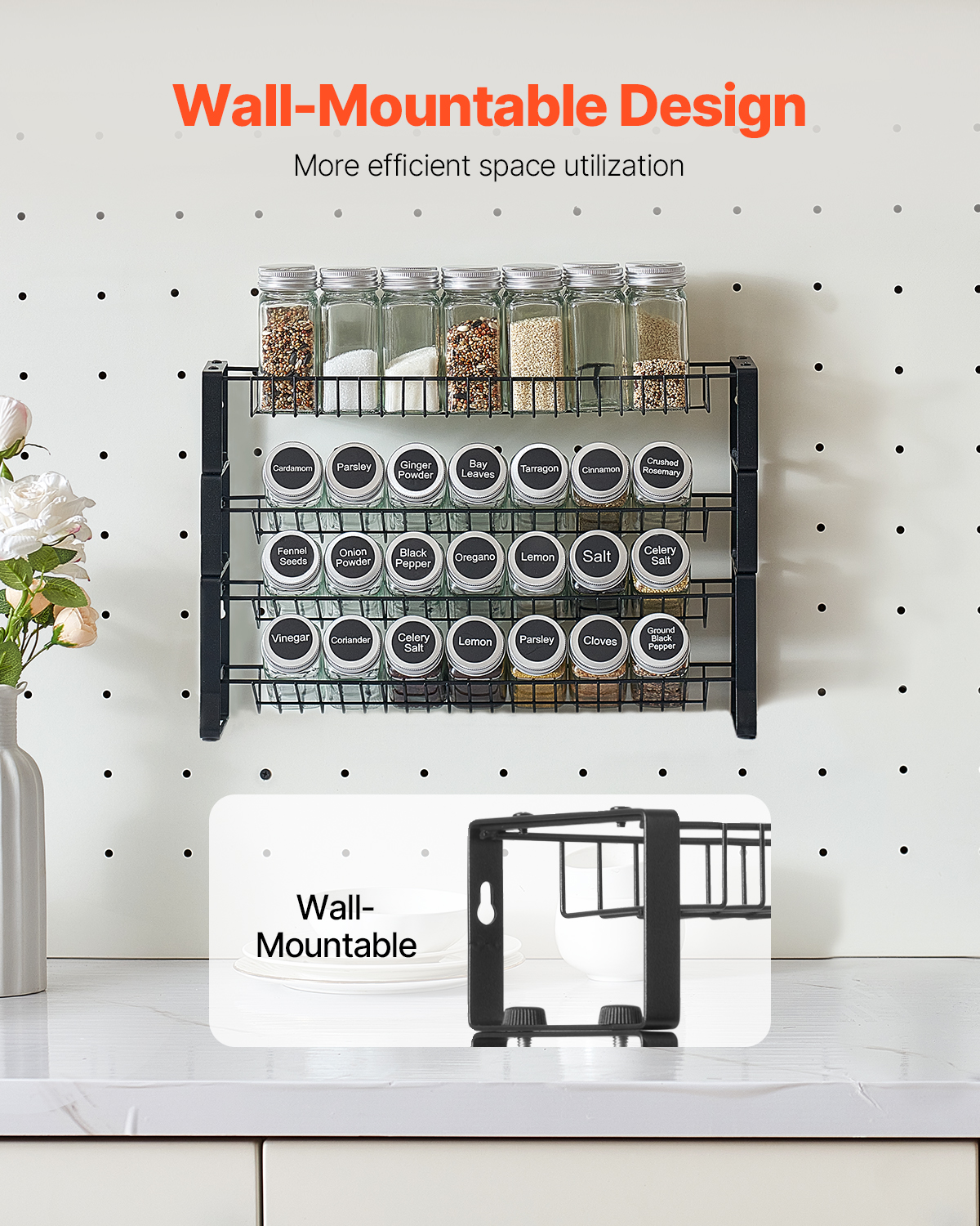Spezie da parete in metallo nero con quattro ripiani di barattoli pieni, testo "Wall-Mountable Design" in alto.