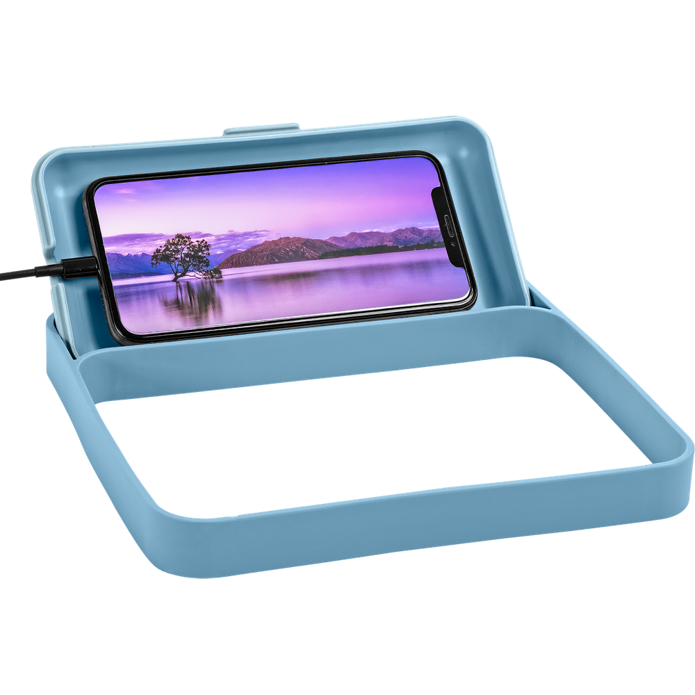 Uno smartphone con sfondo paesaggistico si ricarica in una scatola igienizzante UV azzurra.