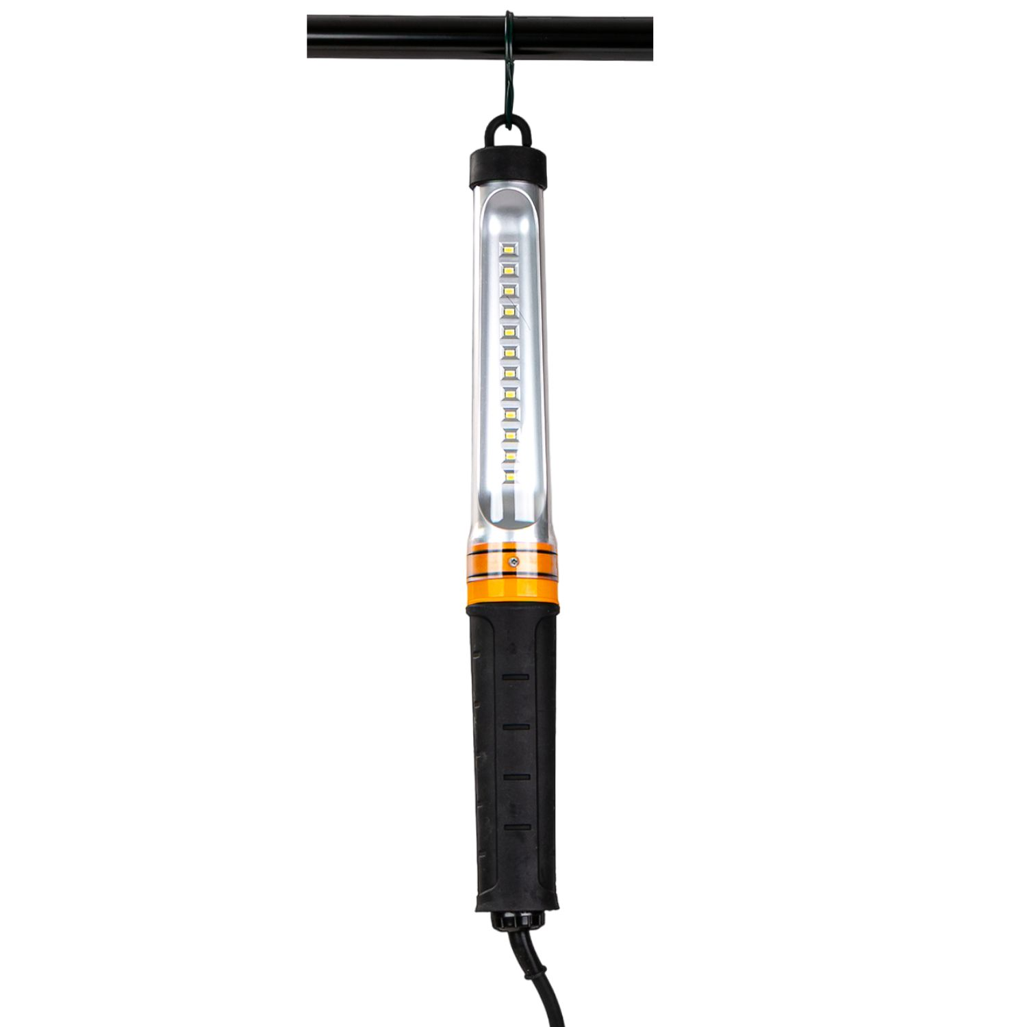 Eine lange, tragbare LED-Arbeitsleuchte mit schwarzem Griff hängt an einem Haken.