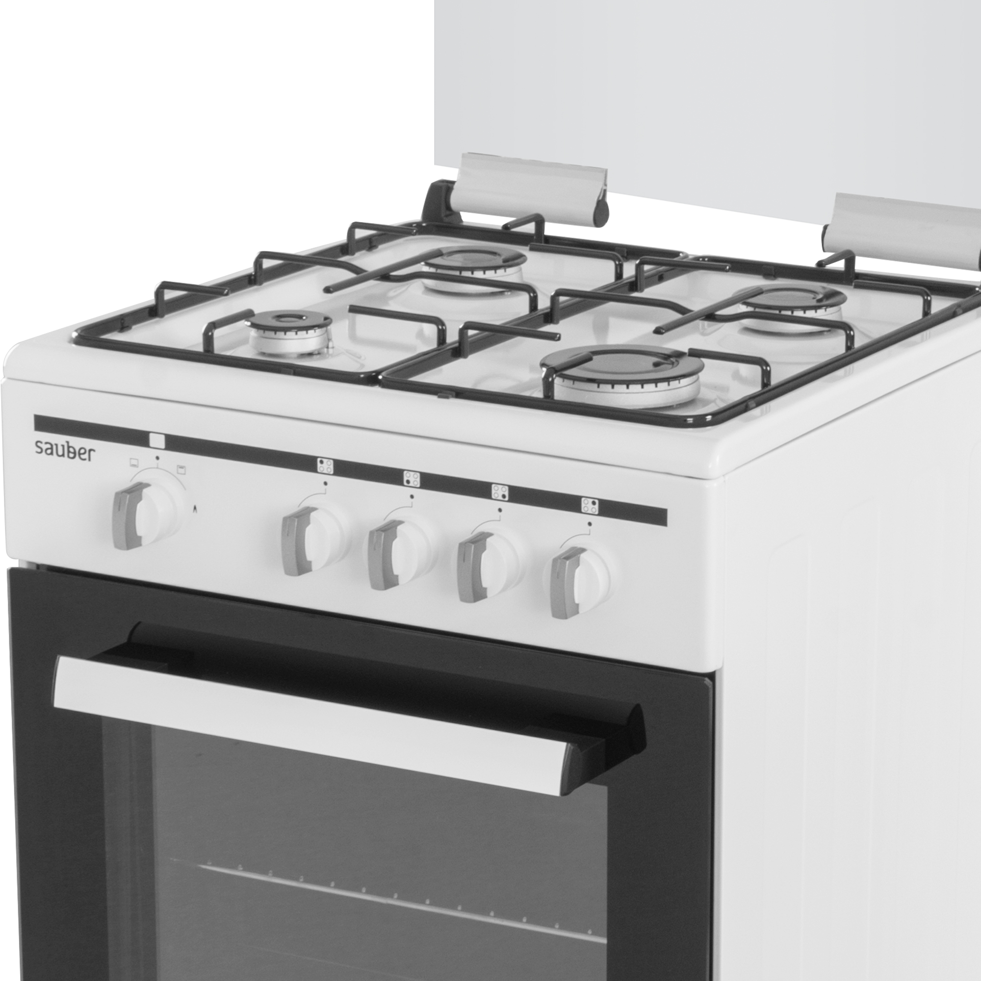 Una cocina de gas Sauber blanca con cuatro quemadores y una puerta de horno negra sobre fondo blanco.