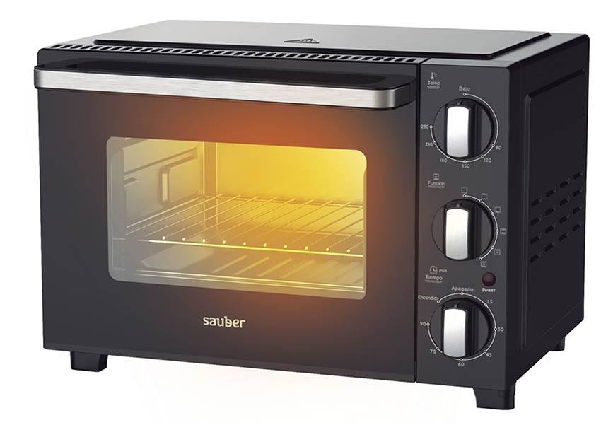 Un minihorno negro Sauber con interior iluminado, tres mandos giratorios y tirador plateado sobre fondo blanco.