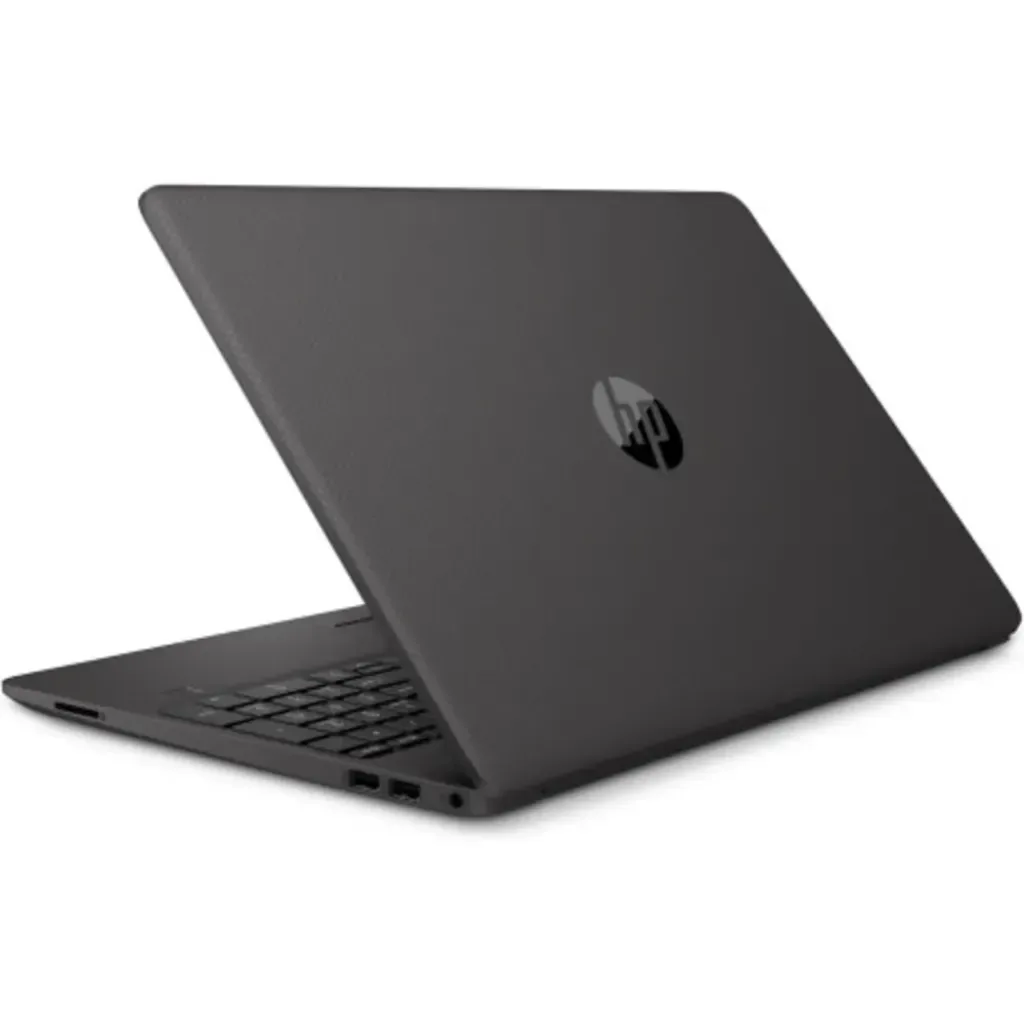 Beyaz bir yüzey üzerinde gri bir HP dizüstü bilgisayar, klavyesi kısmen görünür durumda.