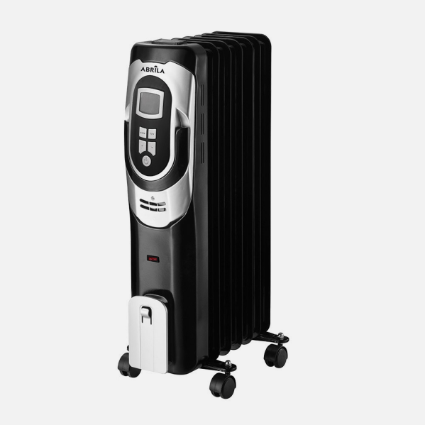 Un radiatore ad olio nero e argento su ruote, con display digitale e pannello.
