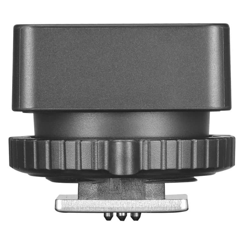 Schwarzer Kamera-Blitzschuh-Adapter mit Rändelring auf neutralem Hintergrund.