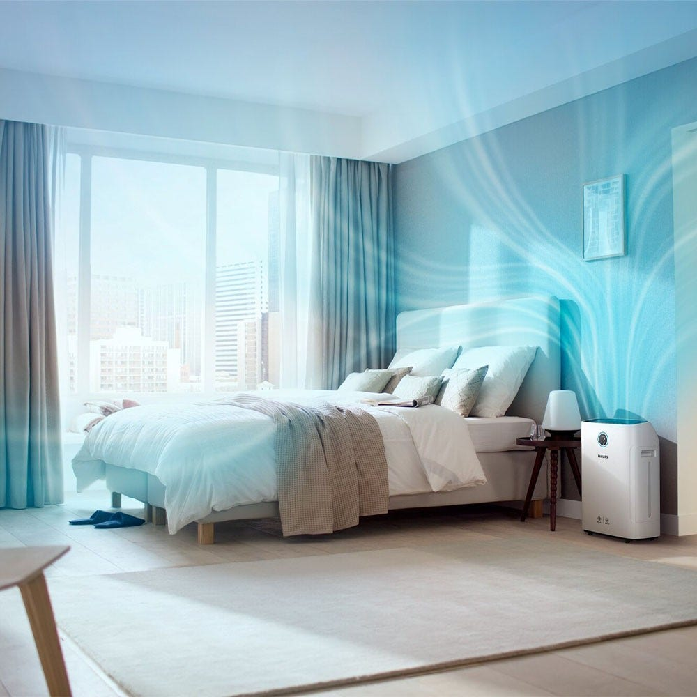 Camera da letto moderna con purificatore d'aria e linee blu che mostrano aria pulita.