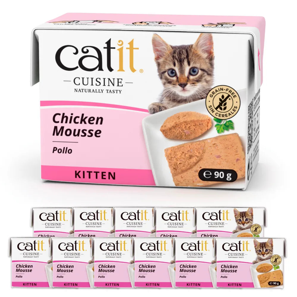 Envase de mousse de pollo para gatitos Catit Cuisine con un gatito y trozos de mousse.