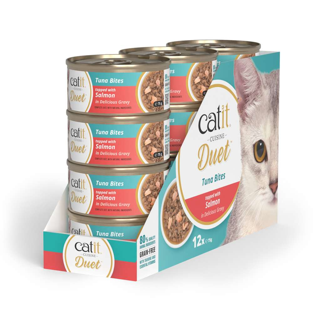 Una caja de cartón con latas de comida para gatos Catit Duet de atún y salmón, con la cara de un gato.