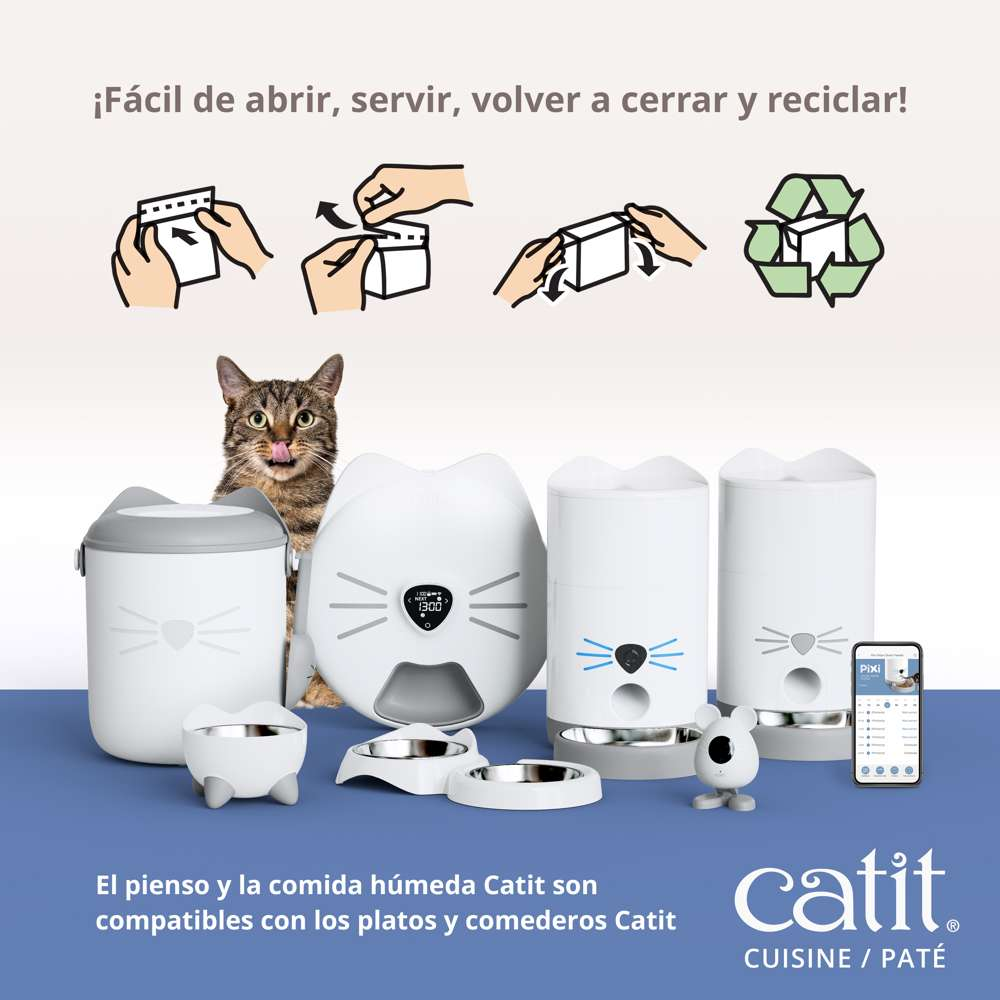 Gato, envases de comida y comederos Catit sobre fondo azul con pasos de reciclaje.