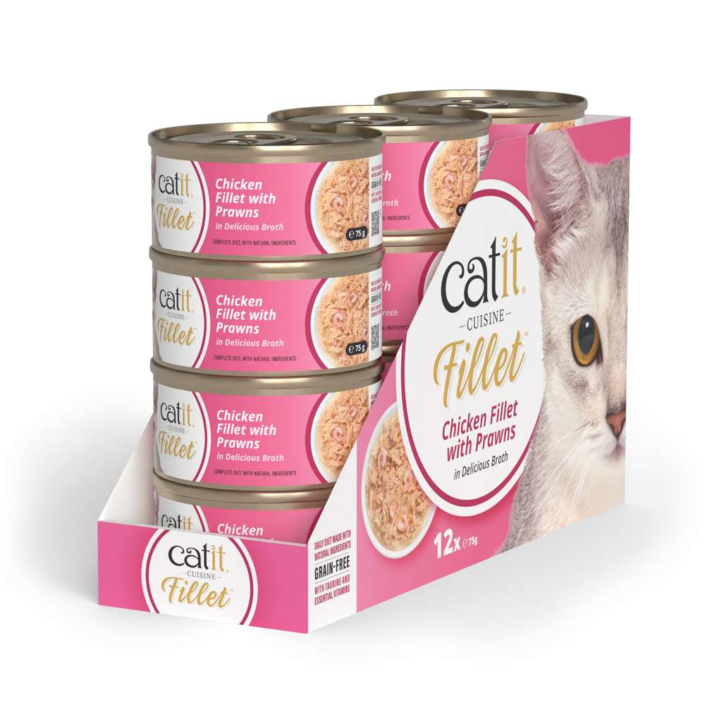 Una caja de cartón con latas de comida para gatos Catit Fillet, sabor filete de pollo con langostinos.