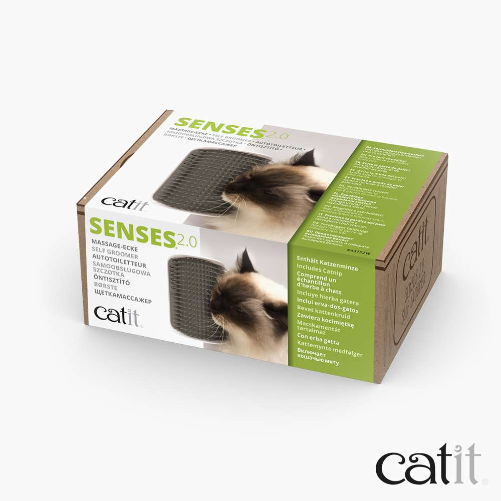 Embalaje del cepillo Catit Senses 2.0 para gatos con fotos de un gato frotándose contra él.