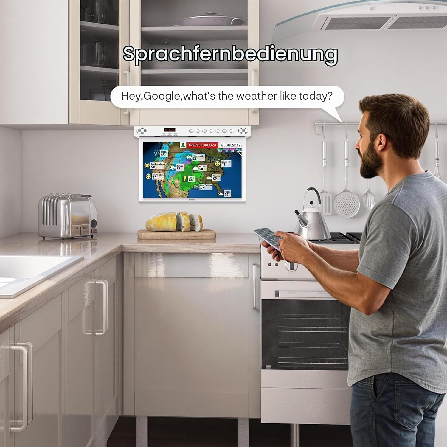 Un hombre en una cocina usa el control de voz para preguntar por el clima.