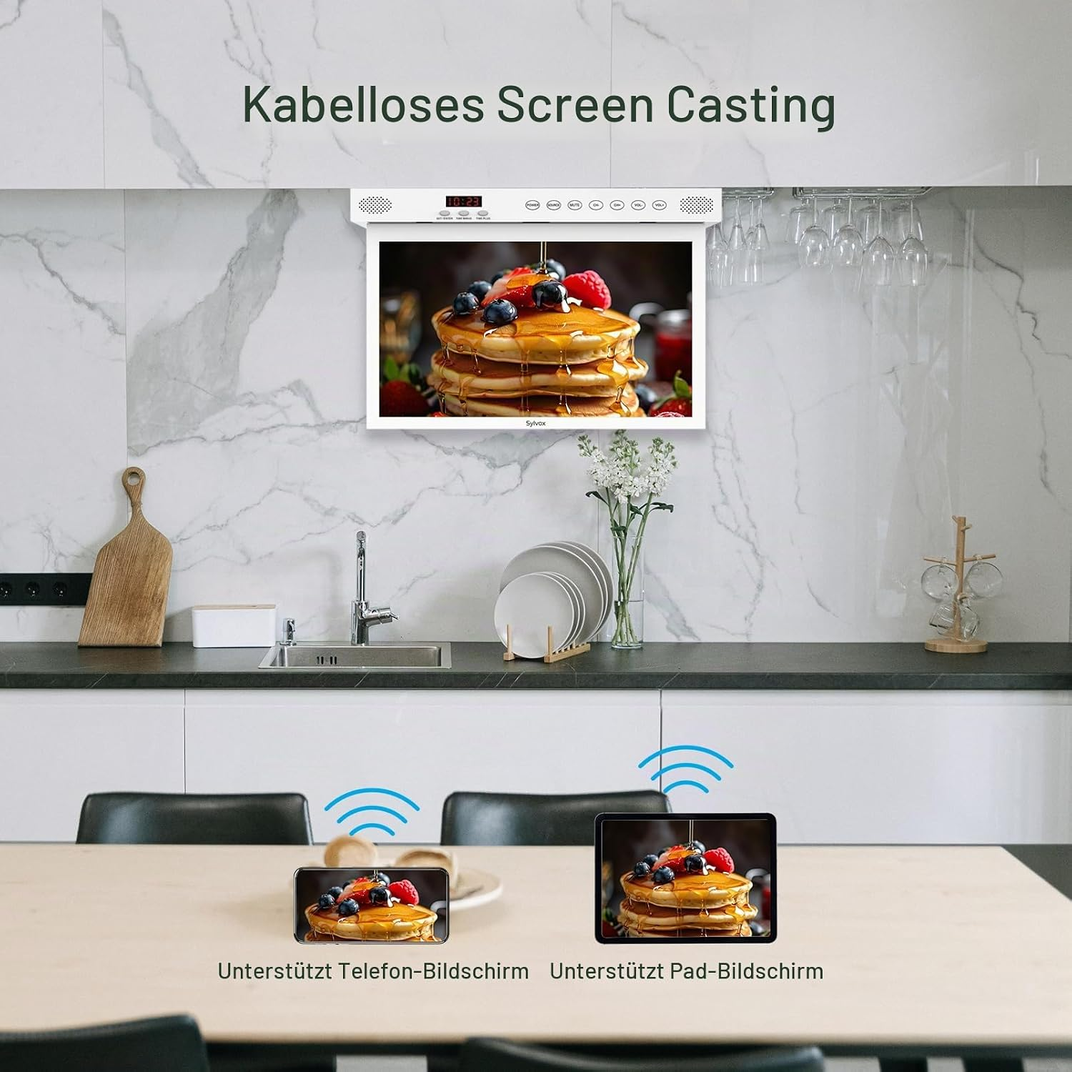 Cocina con TV bajo gabinete que transmite contenido de forma inalambrica desde movil y tablet.