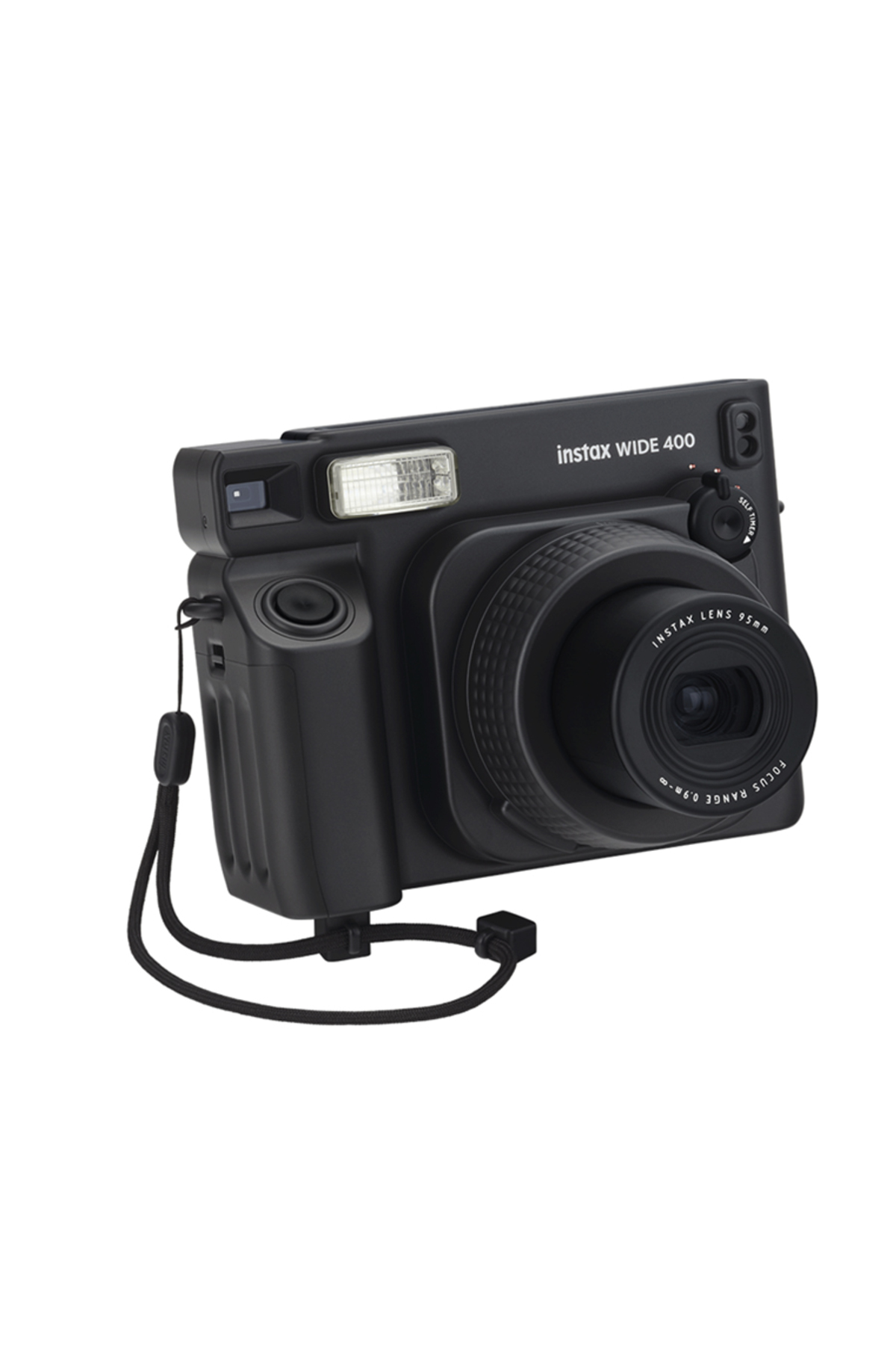 Beyaz arka plan üzerinde belirgin lensli, dahili flaşlı ve siyah askılı siyah Instax Wide 400 anlık kamera.