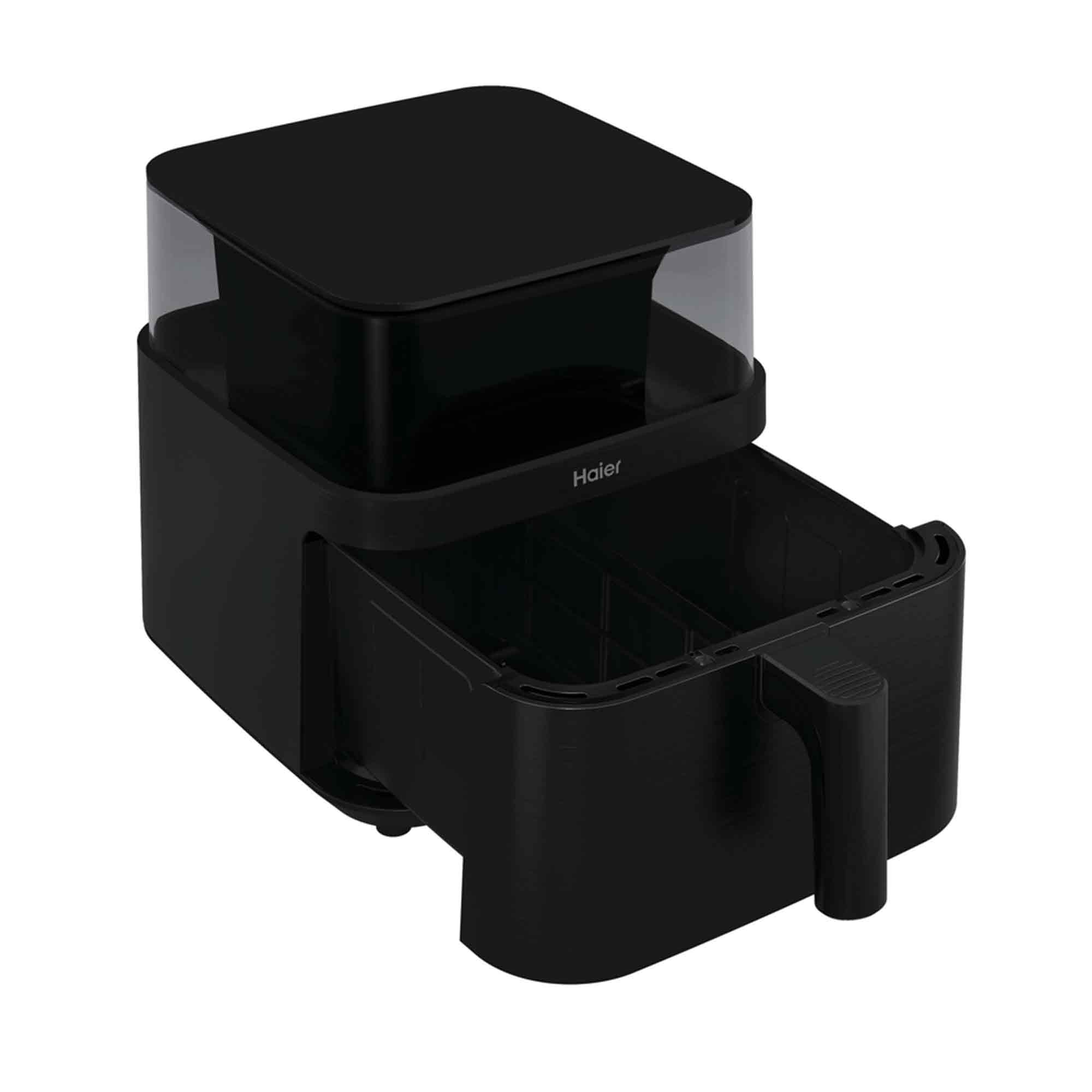 Freidora de aire Haier negra con el cajon ligeramente abierto sobre fondo blanco.
