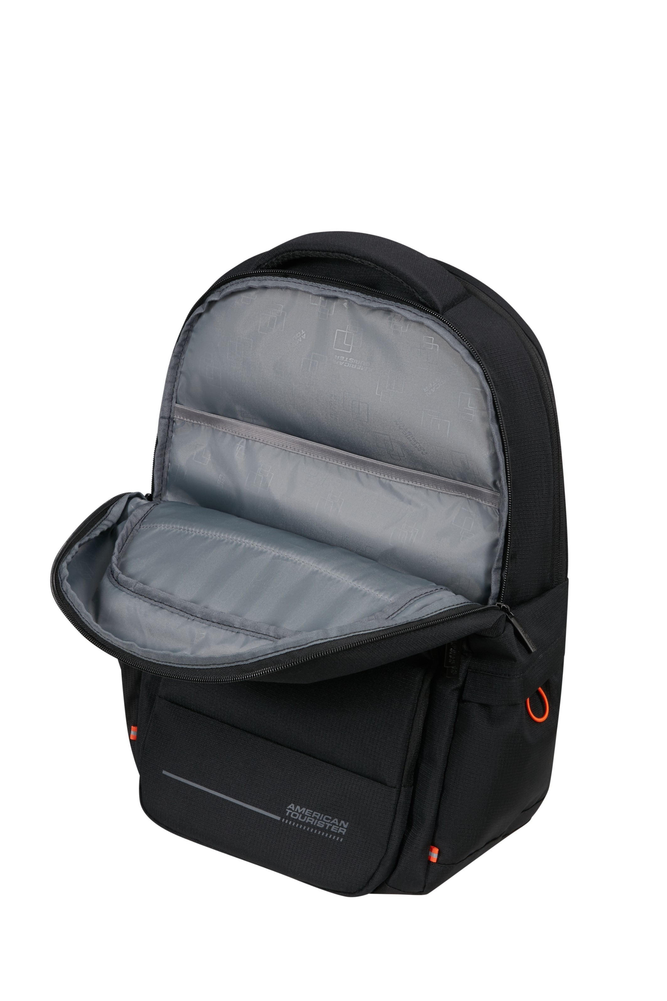 Otwarty czarny plecak z szarą wzorzystą wyściółką i logo American Tourister na przedniej kieszeni.