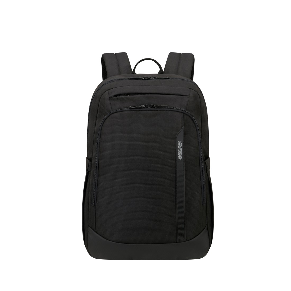 Czarny plecak American Tourister na białym tle, z zapinanymi na zamek przegrodami i paskami na ramiona.