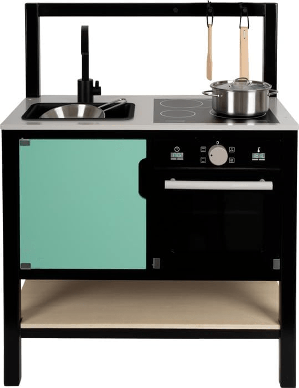 Cocina de juguete de madera con marco negro, puerta verde menta, horno, fregadero, estufa y utensilios.