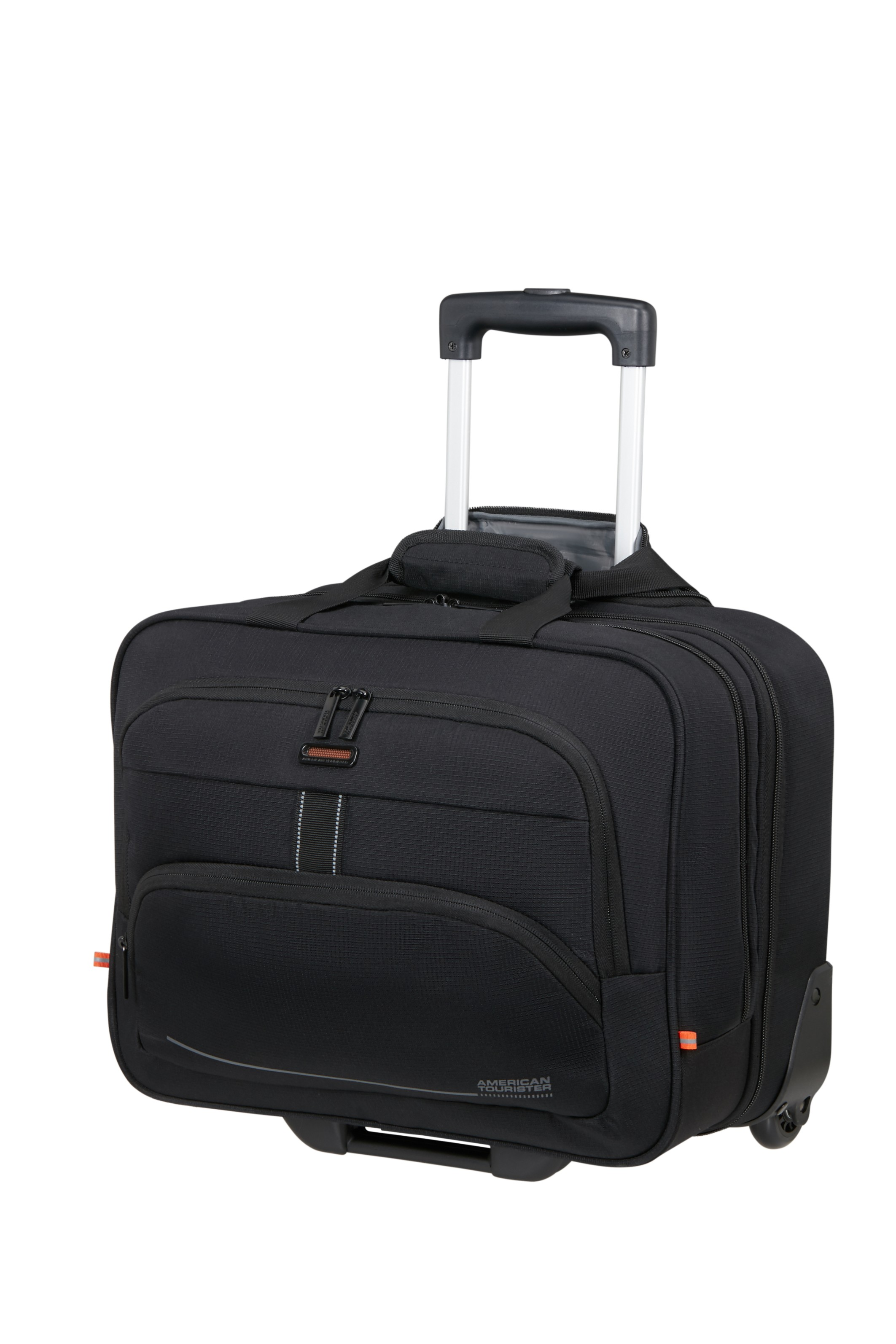 Czarna torba podróżna na kółkach American Tourister z wysuwaną rączką i przednimi kieszeniami na białym tle.