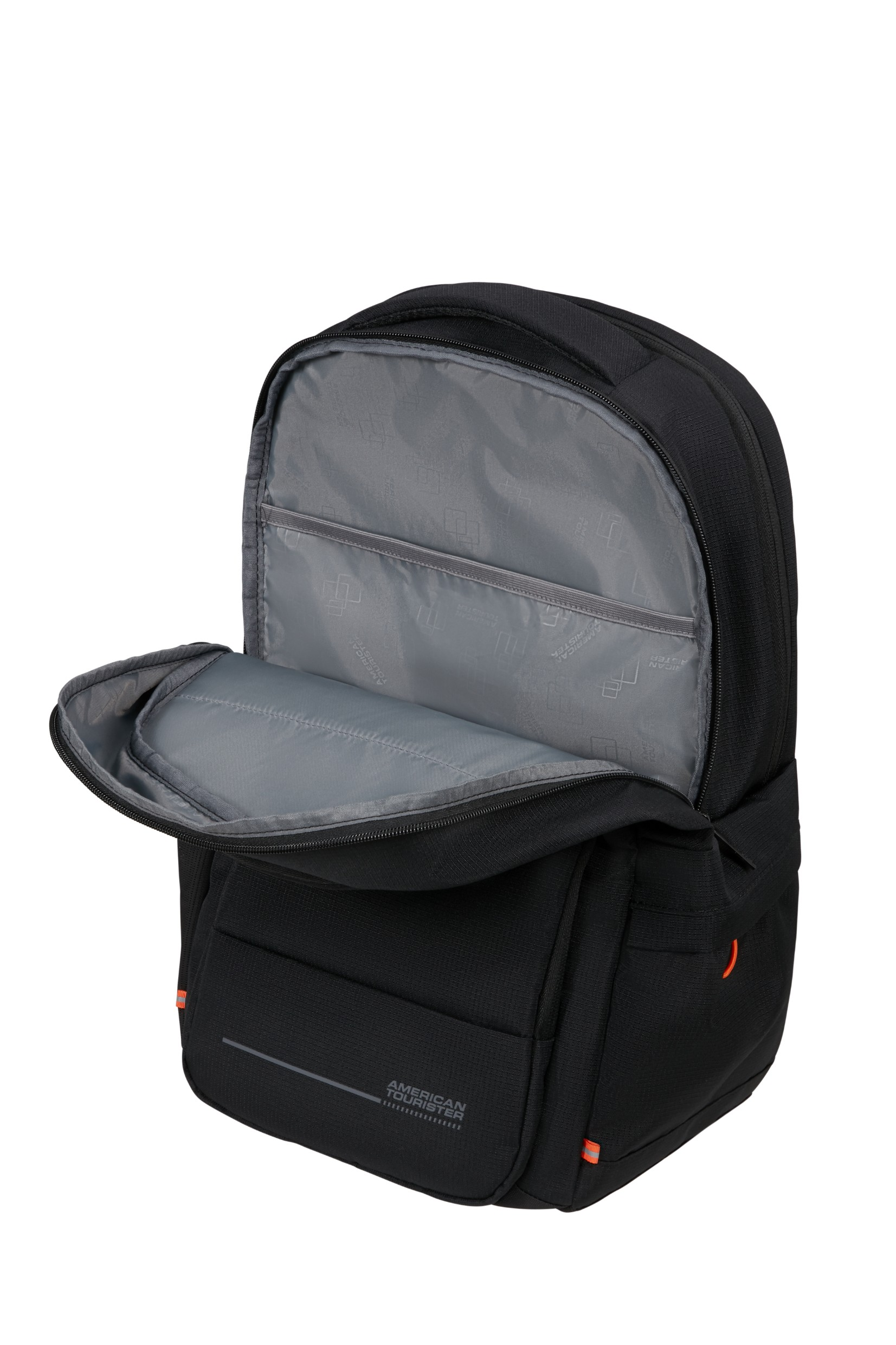 Otwarty czarny plecak z szarą podszewką i logo American Tourister na białym tle.