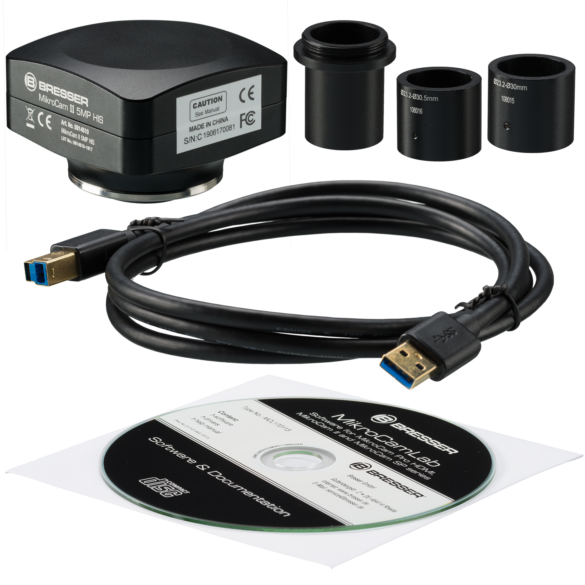 Cámara de microscopio Bresser con cable USB, tres adaptadores y CD de software en fondo blanco.