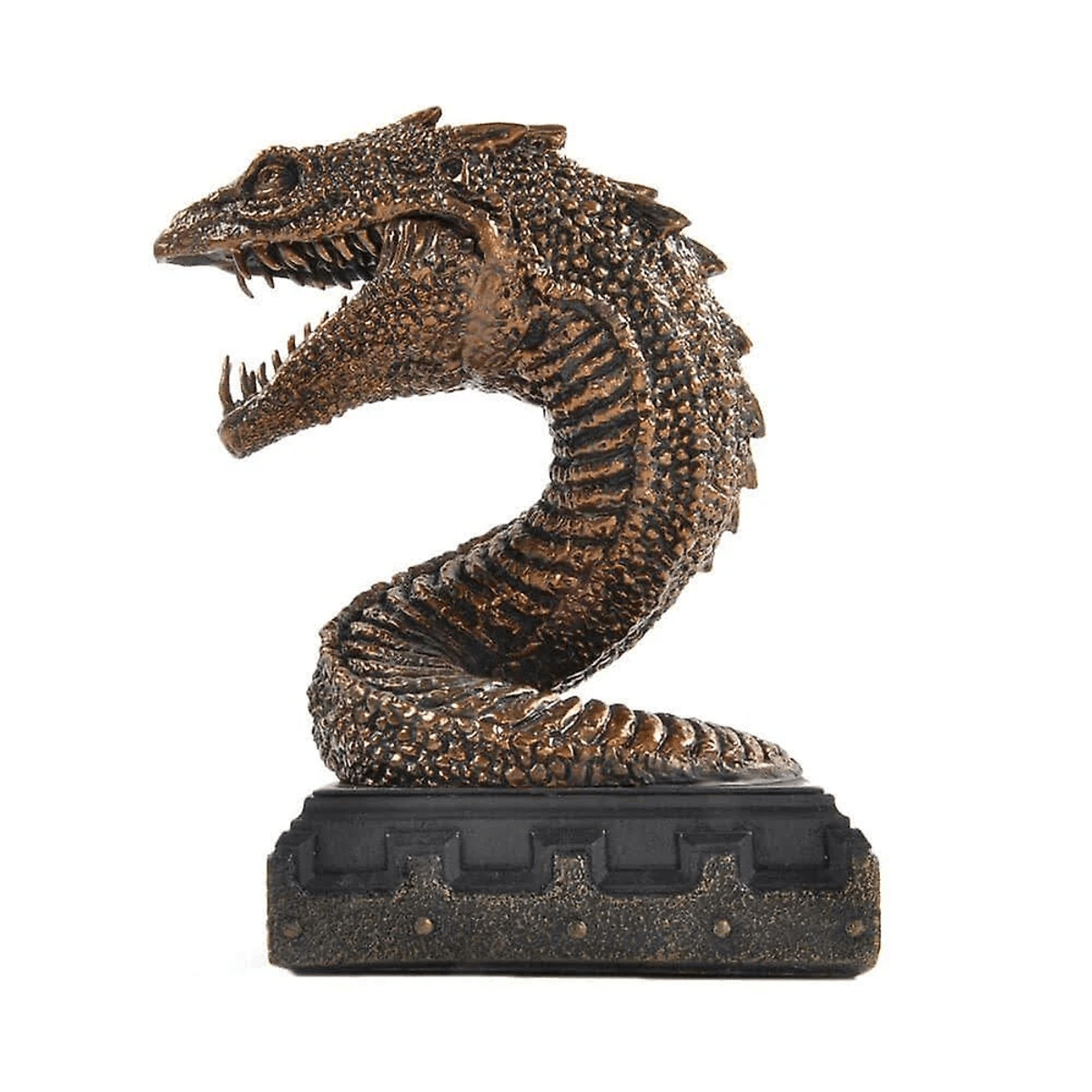 Escultura de color bronce de una cabeza de dragón con la boca abierta sobre una base.