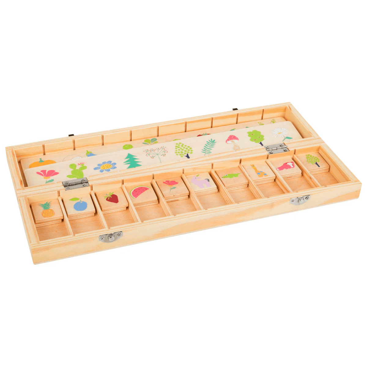 Una caja de madera abierta que contiene pequeñas fichas de madera con ilustraciones coloridas de plantas y animales.