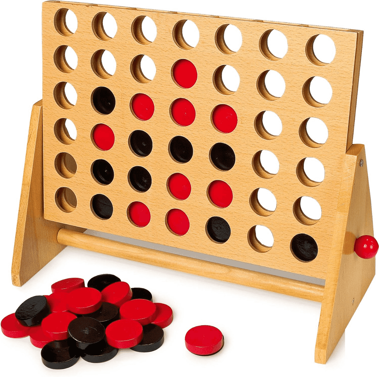 Un juego de Conecta 4 de madera con fichas rojas y negras en el tablero y amontonadas en el suelo.