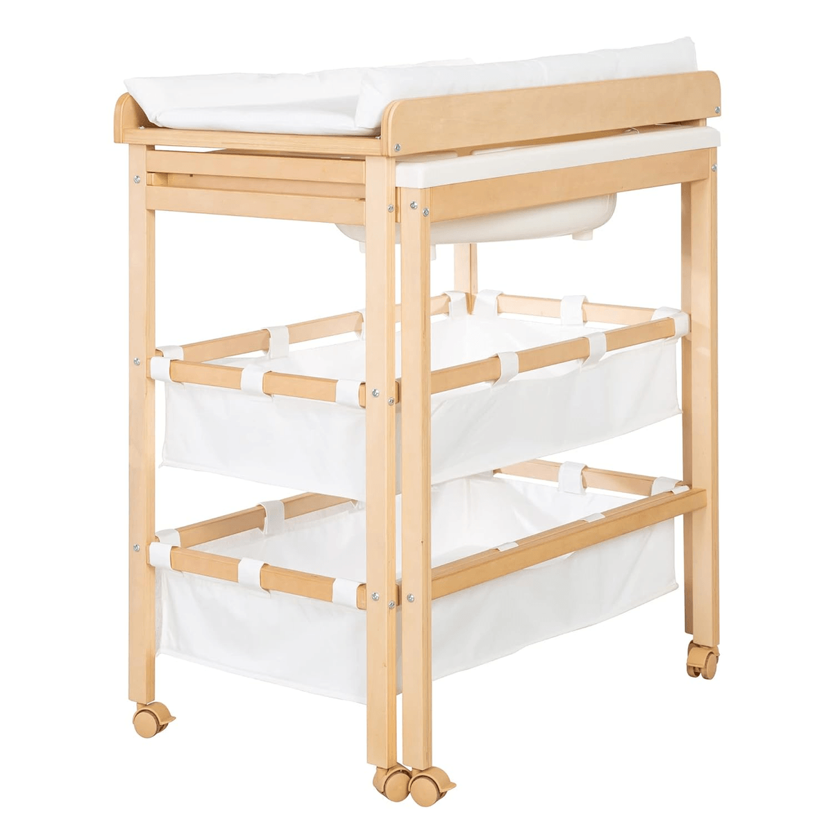 Cambiador de madera con ruedas, dos cestas de almacenamiento blancas y un cambiador blanco.