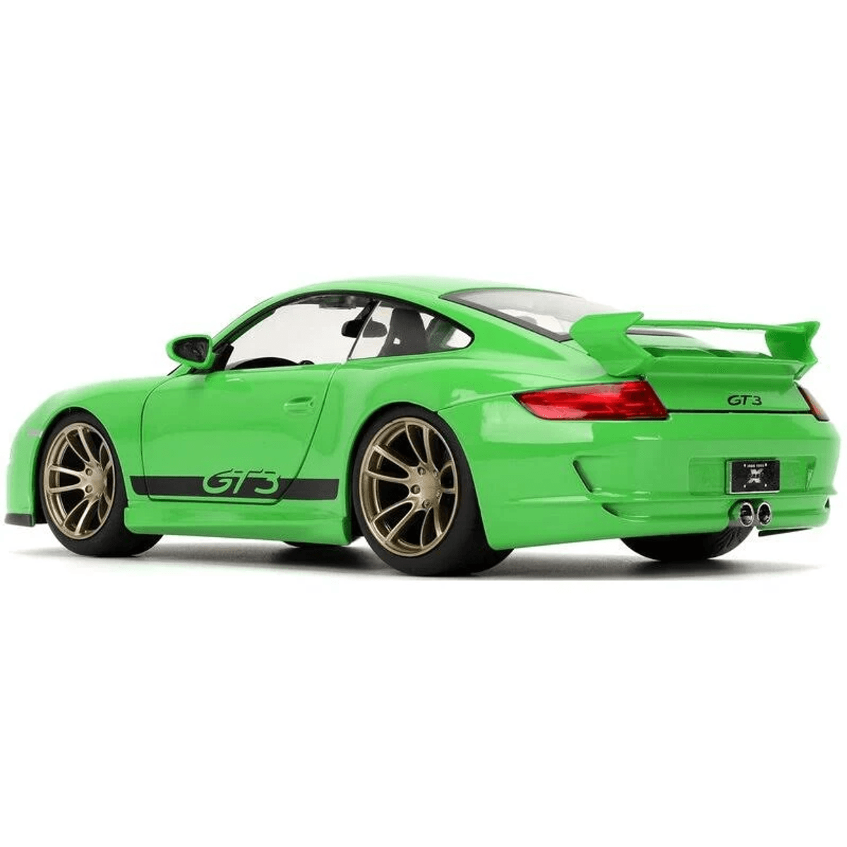 Un Porsche GT3 de juguete verde brillante con ruedas doradas y alerón trasero sobre fondo blanco.